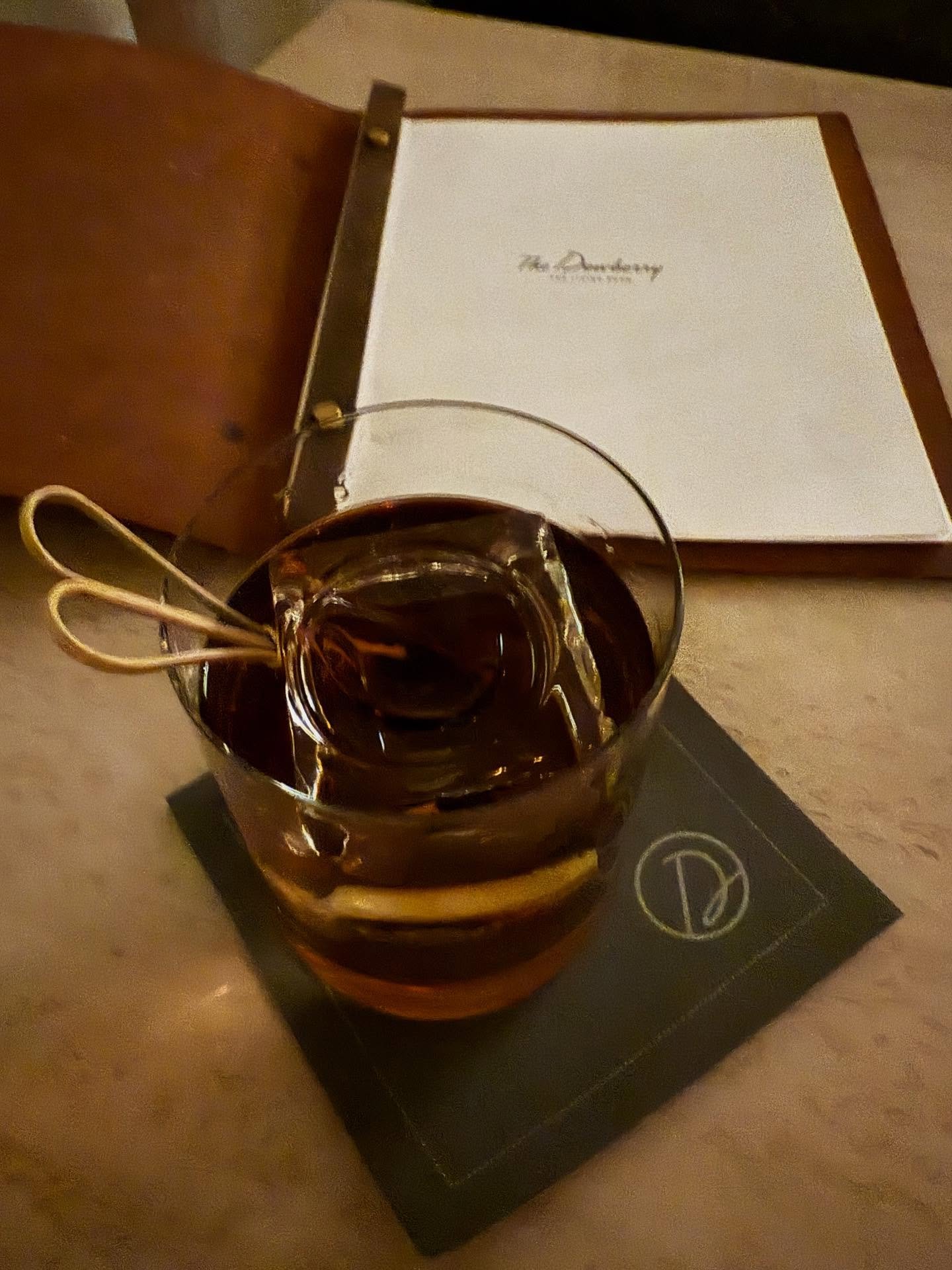 Highlights of 2025&hellip;two of my favorite old fashioned cocktails I enjoyed this year. Not only were they delicious but they had all the perfect details&hellip;monogrammed ice cubes, considered glassware, signature cocktail napkins&hellip;.Loved (