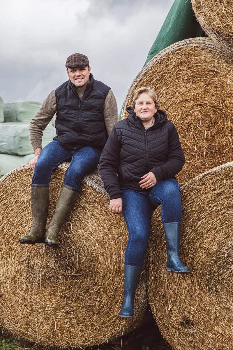 boer en boerin op hooi