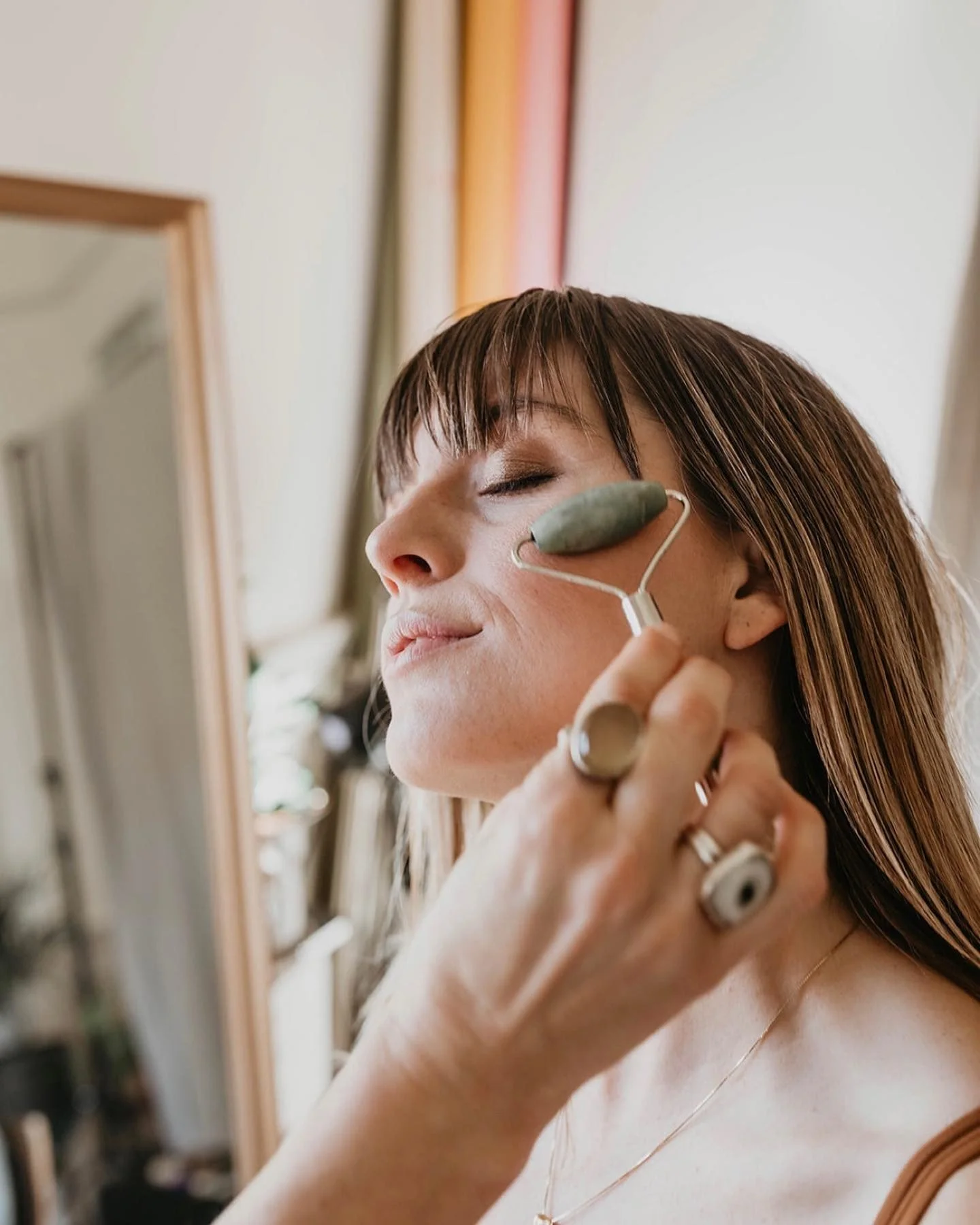 𝑆𝑒𝑙𝑓 𝑙𝑜𝑣𝑒 𝑡𝑖𝑝 + fresh 𝑓𝑎𝑐𝑒 skin ℎ𝑎𝑐𝑘:
⠀⠀⠀⠀⠀⠀⠀⠀⠀
1. 𝑆𝑝𝑟𝑎𝑦 𝑎 𝑠𝑜𝑜𝑡ℎ𝑖𝑛𝑔 𝑙𝑎𝑣𝑒𝑛𝑑𝑒𝑟 𝑜𝑟 𝑟𝑜𝑠𝑒 ℎ𝑦𝑑𝑟𝑜𝑠𝑜𝑙 𝑡𝑜 𝑦𝑜𝑢𝑟 𝑠𝑘𝑖𝑛.
2. 𝑈𝑠𝑟 𝑎 𝑐𝑟𝑦𝑠𝑡𝑎𝑙 𝑟𝑜𝑙𝑙𝑒𝑟 𝑜𝑓 𝑦𝑜𝑢𝑟 𝑐ℎ𝑜𝑖𝑐𝑒 𝑡𝑜 𝑐𝑎𝑙𝑚