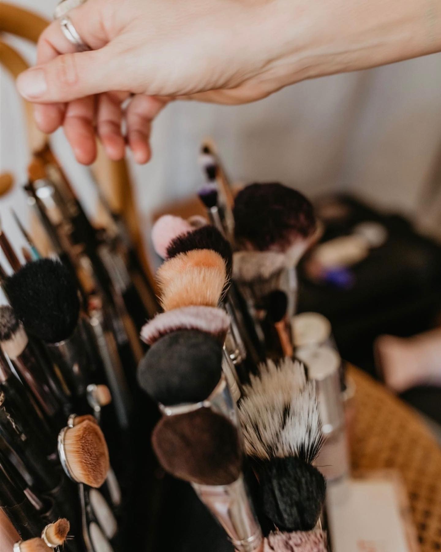 𝑅𝑒𝑎ℎ𝑖𝑛𝑔 𝑓𝑜𝑟 𝑡ℎ𝑒 𝑠𝑡𝑎𝑟𝑠...𝑜𝑟 𝑖𝑛 𝑡ℎ𝑖𝑠 𝑐𝑎𝑠𝑒 𝑚𝑦 𝑏𝑒𝑙𝑜𝑣𝑒𝑑 𝑚𝑎𝑘𝑒𝑢𝑝 𝑏𝑟𝑢𝑠ℎ𝑒𝑠! 
⠀⠀⠀⠀⠀⠀⠀⠀⠀
𝑀𝑒𝑟𝑐𝑢𝑟𝑦 𝑤𝑒𝑛𝑡 𝑑𝑖𝑟𝑒𝑐𝑡 𝑡𝑜𝑑𝑎𝑦! 𝐻𝑜𝑤 𝑖𝑠 𝑖𝑡 𝑎𝑙𝑙 𝑓𝑒𝑒𝑙𝑖𝑛𝑔 𝑓𝑜𝑟 𝑦𝑜𝑢 𝑖𝑛 𝑦𝑜𝑢𝑟 𝑤𝑜𝑟𝑙