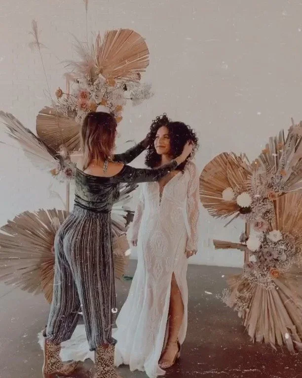 𝑨 𝒃𝒓𝒊𝒅𝒂𝒍 𝒃𝒆𝒂𝒖𝒕𝒚 𝒑𝒉𝒐𝒕𝒐 𝒔𝒉𝒐𝒐𝒕 𝒄𝒐𝒍𝒍𝒂𝒃𝒐𝒓𝒂𝒕𝒊𝒐𝒏 𝒕𝒉𝒂𝒕 𝒓𝒐𝒄𝒌𝒆𝒅 𝒎𝒚 𝒘𝒐𝒓𝒍𝒅!
⠀⠀⠀⠀⠀⠀⠀⠀⠀
𝑰 𝑳𝑶𝑽𝑬 𝒄𝒖𝒓𝒍𝒚 𝒉𝒂𝒊𝒓, 𝒂 𝒇𝒂𝒗𝒐𝒓𝒊𝒕𝒆 𝒕𝒆𝒙𝒕𝒖𝒓𝒆 𝒕𝒐 𝒘𝒐𝒓𝒌 𝒘𝒊𝒕𝒉 𝒇𝒐𝒓 𝒔𝒖𝒓𝒆! 
⠀⠀⠀⠀⠀⠀⠀⠀⠀
𝑻𝒉