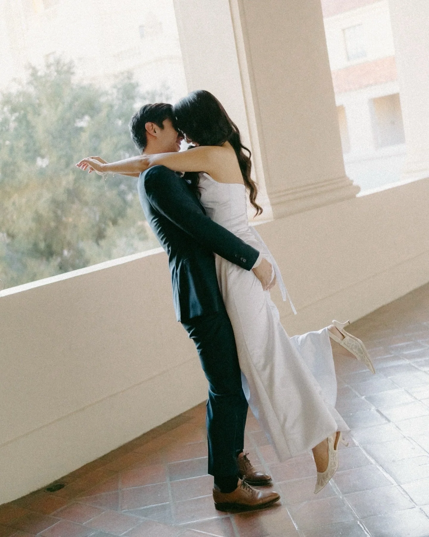 Laughed so much with E + A that time flew by too quickly! Romantic and a little playful with an elegant touch was the mood🤍