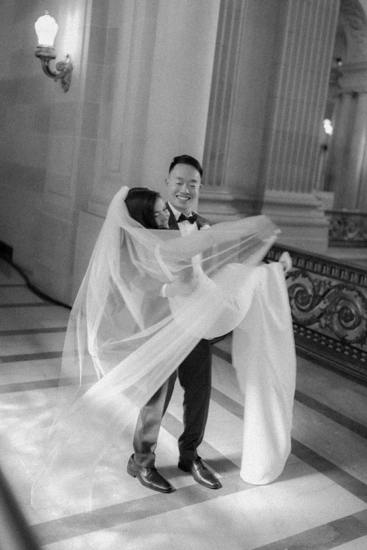 Romantic veil photo in San Francisco City Hall