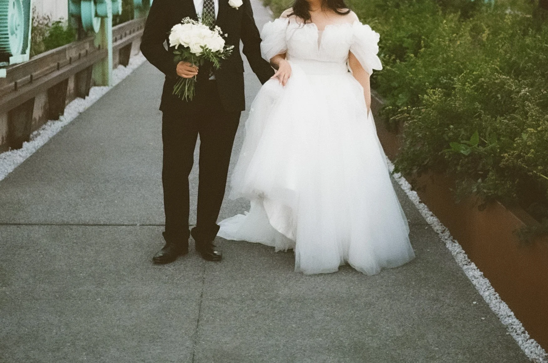 90s inspired wedding photos