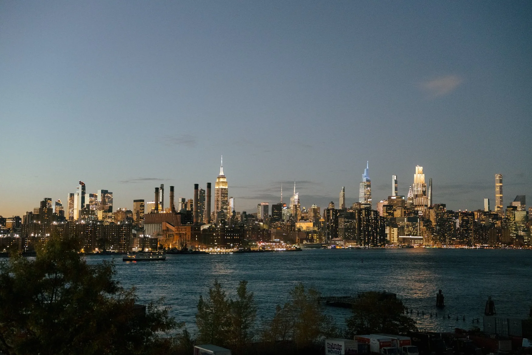 new york skyline from the w loft, brooklyn rooftop wedding venue