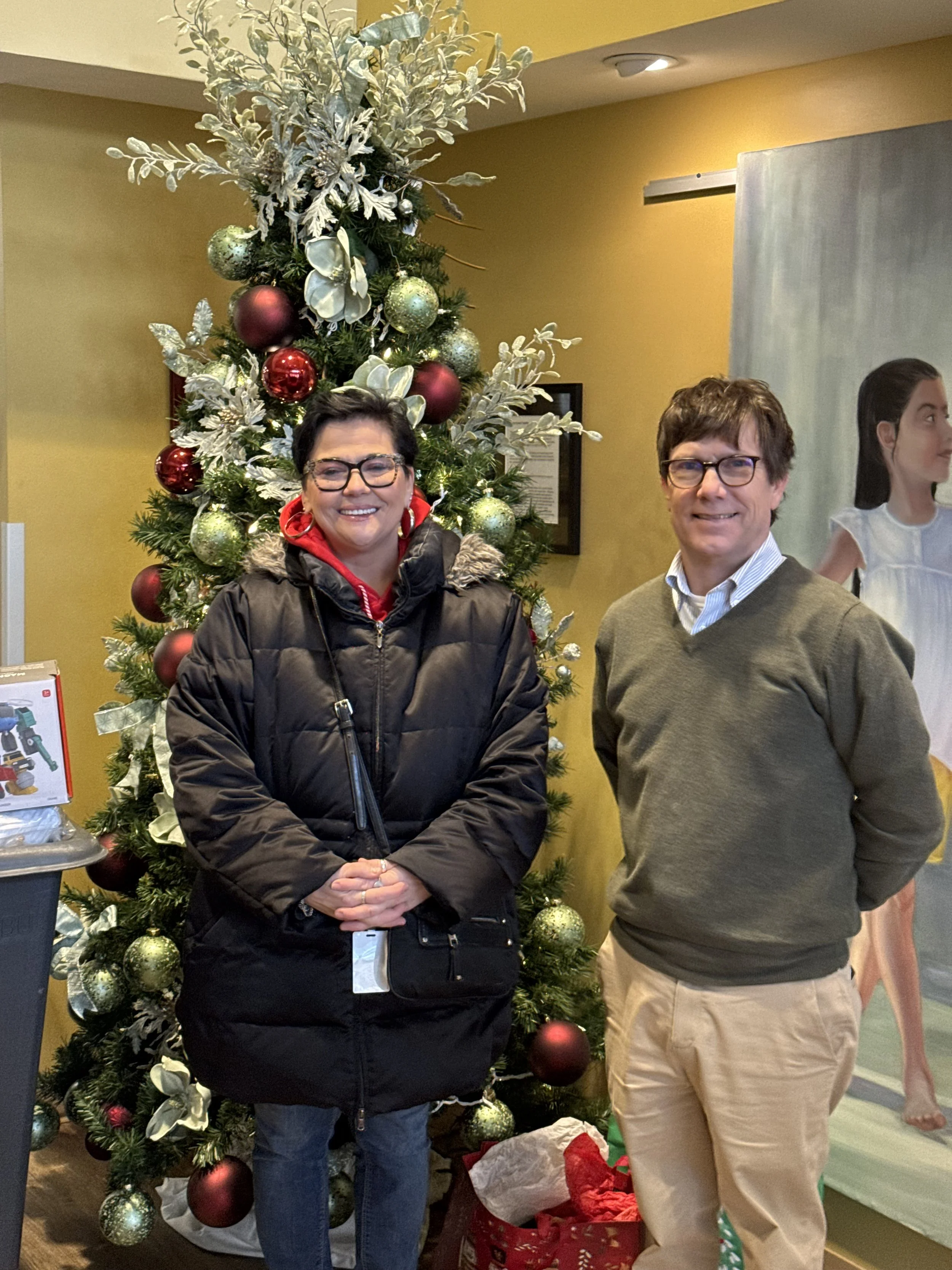 Steve with Dec 19 donor at Tree in lobby))))).jpeg
