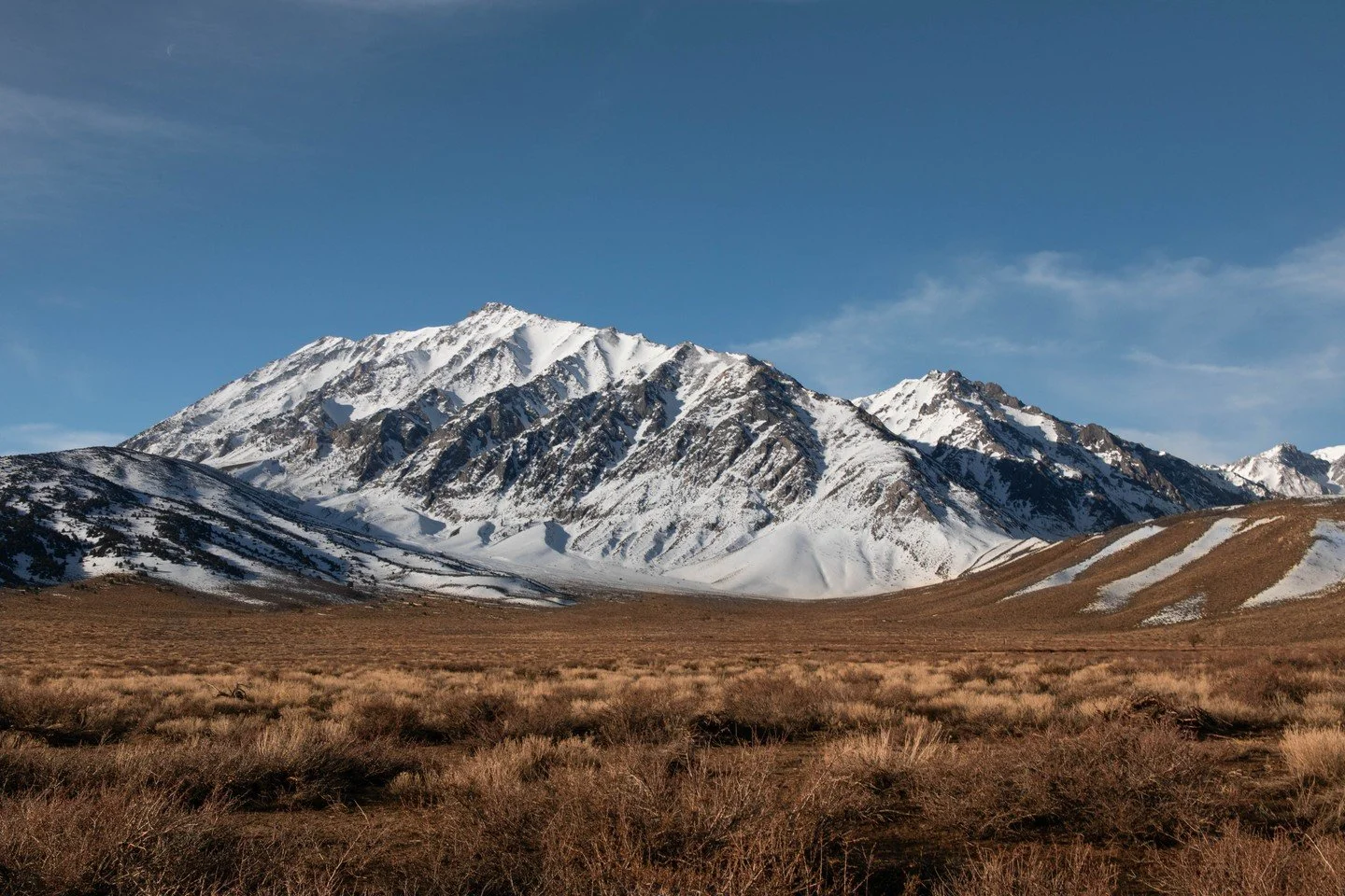 One of the great things about these mountains is they're everywhere. You can pull over to the side of the road and have views like this.

#easternsierras #monocounty #california