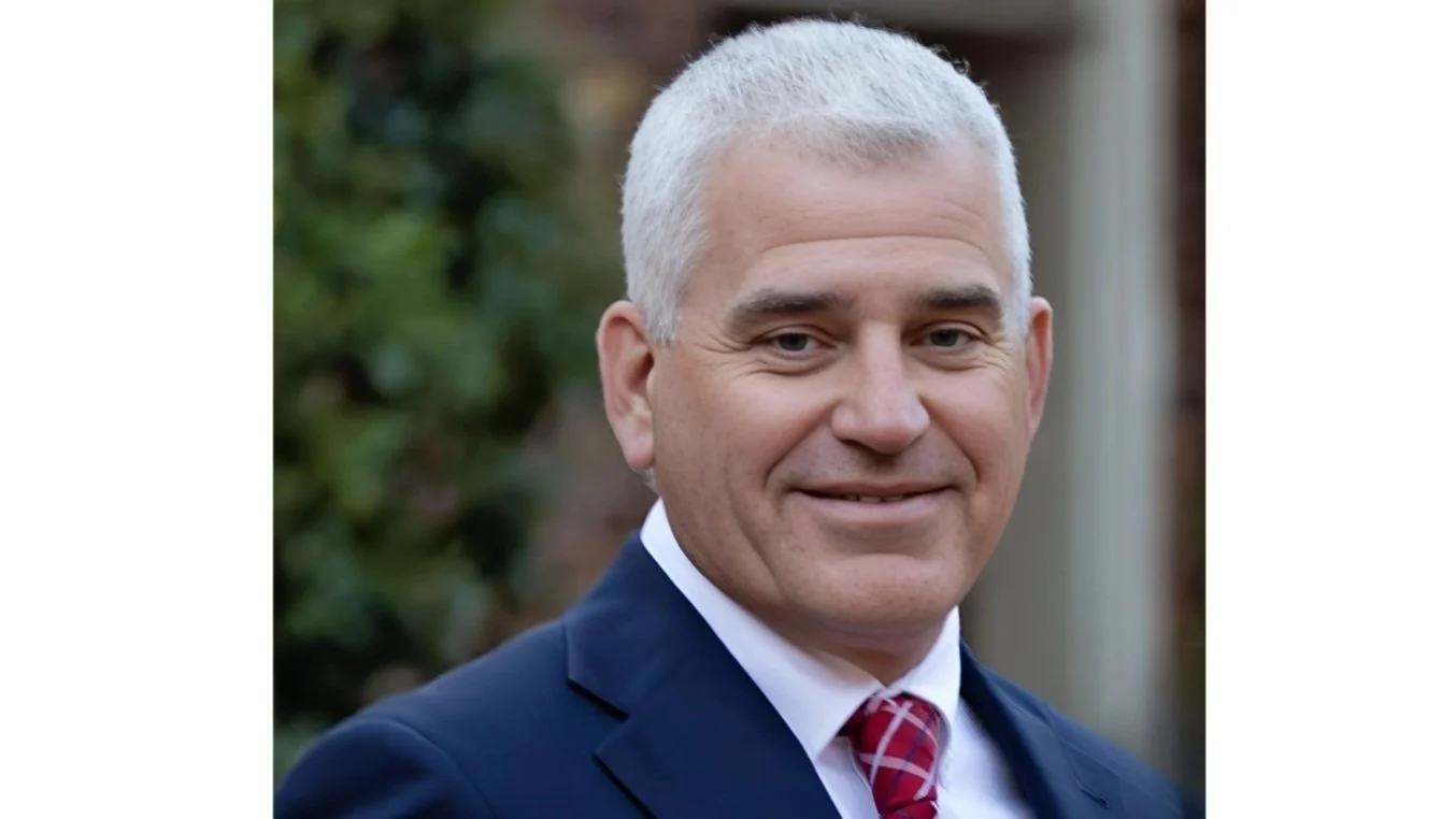 Sal leads commercial insurance specializing in Amazon DPL and FedEx ISP