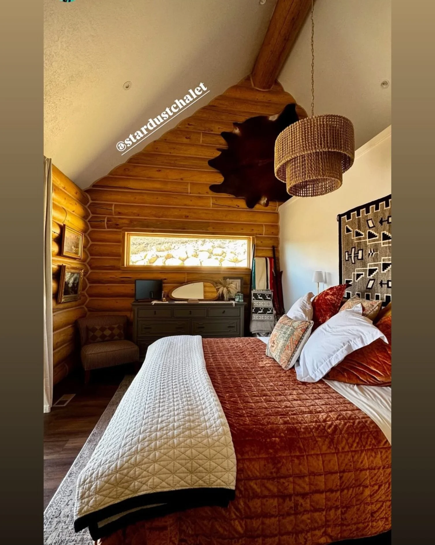 I love seeing the chalet through other eyes. @jadaanddavid captured it beautifully. #stardustchalet #utahisrad #creativephotography