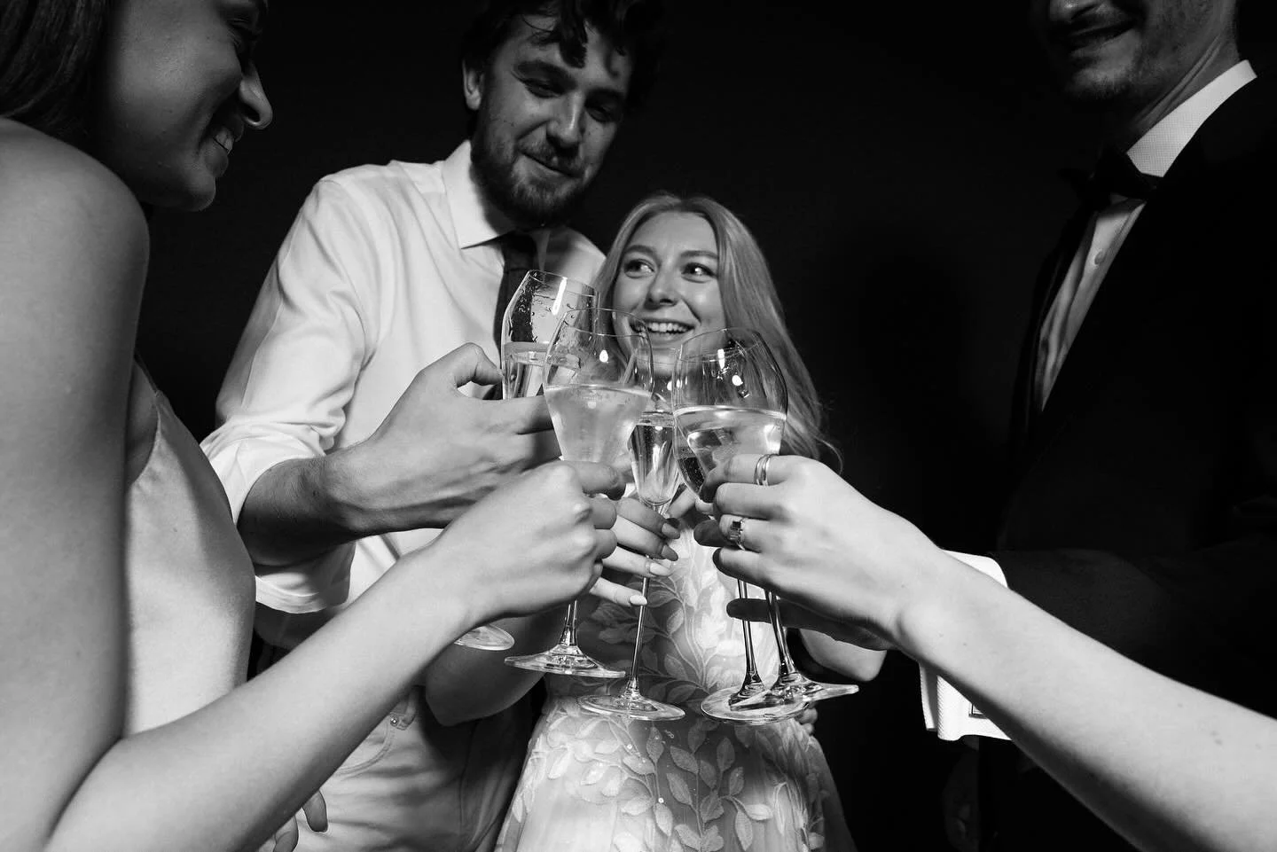 Champagne nights🥂📸

#midnightphotobooths #cheers #weddingphotobooth #weddingphotoboothuk #photoboothhire #luxuryweddingsuk #weddingideas #manchesterbride #yorkshirebride