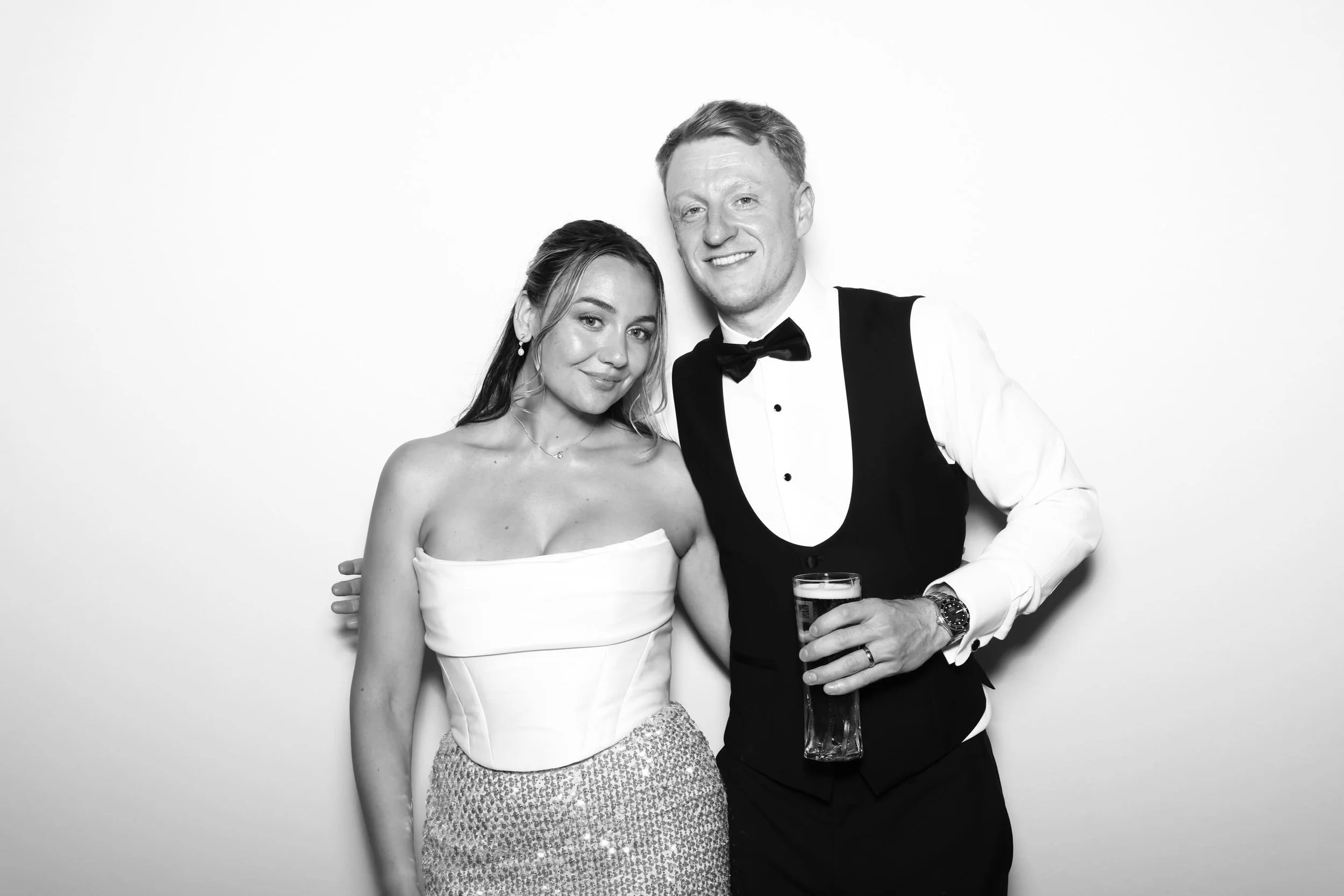 Phoebe &amp; Ethan🤍 

Breaking the record for the most amount of people in the booth🎉📸 Such a lovely evening celebrating a gorgeous couple🥂

#weddingphotobooth #photoboothhire #luxuryweddings #midnightphotobooths