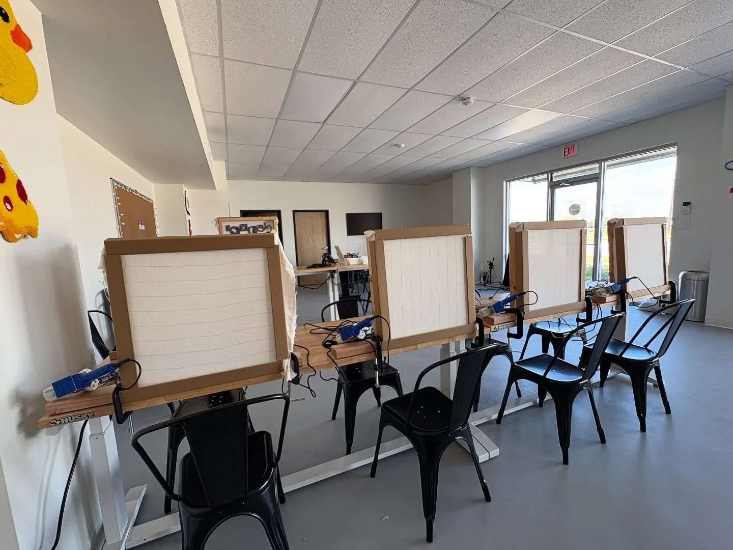 Ready for today&rsquo;s small group ☕️❤️🧶 

#tuftingshop #rugtufting #artspace #funthingstodo #artistowned
