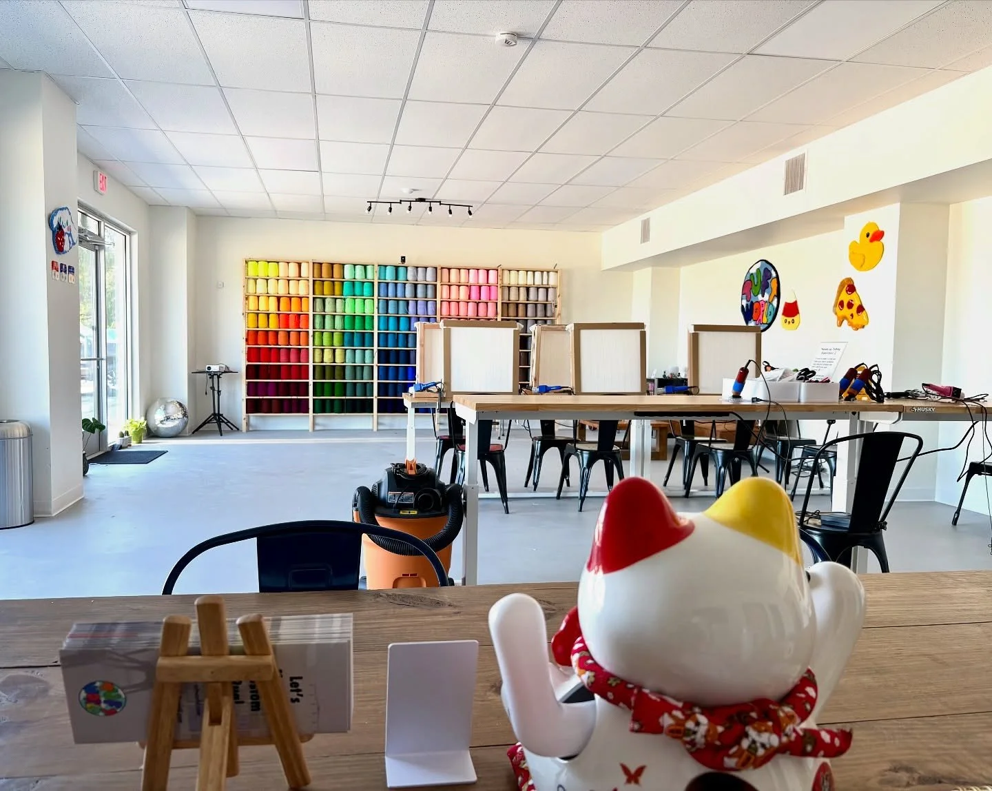 Have a great weekend! ☕️❤️🧶 

#artstudio #rugshop #tuftingart #workshop #funthingstodo
