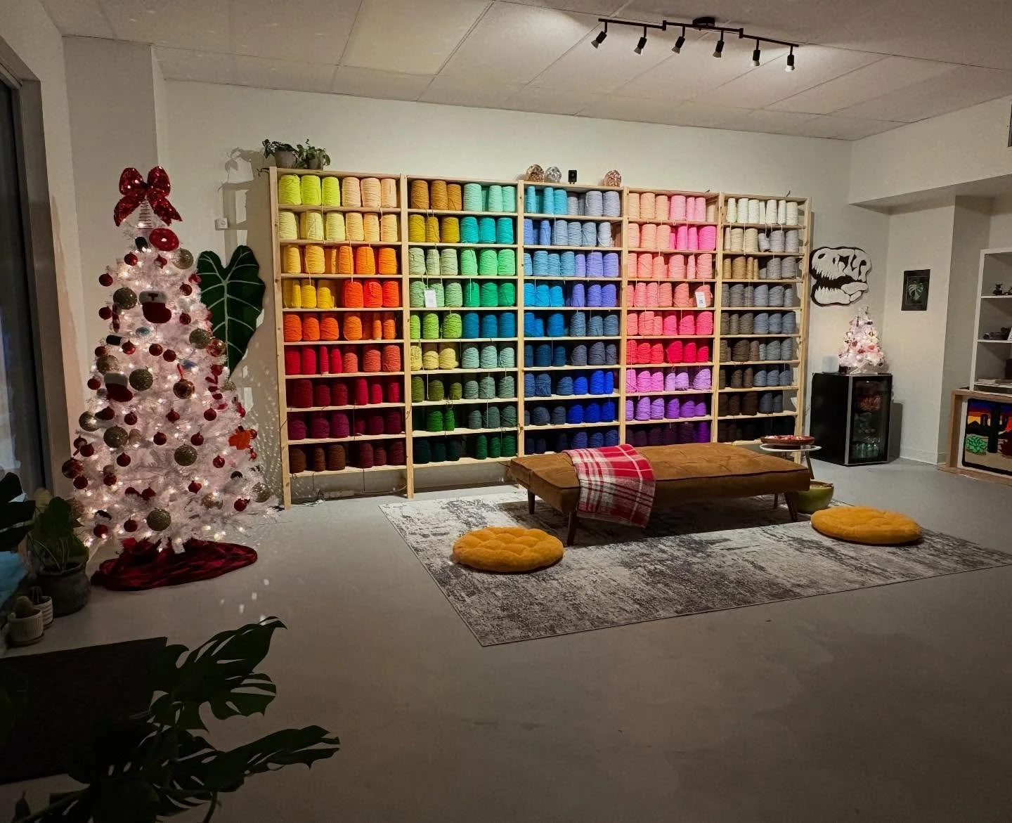 Good night TW fam. See y&rsquo;all tomorrow ❤️ 🧶 

#rugtufting #artstudio #funthingstodo #artandcraft