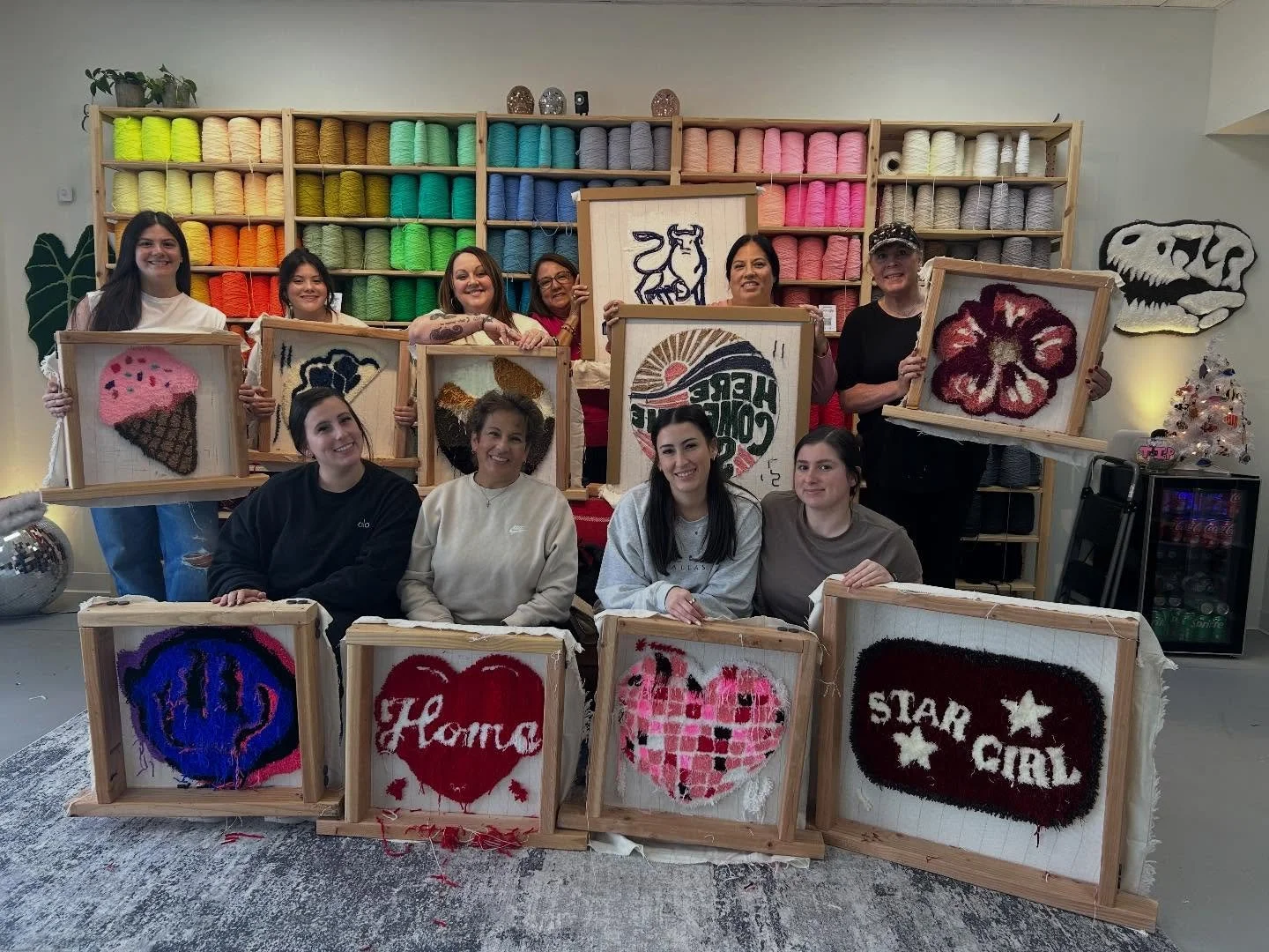 Happy Birthday Amanda!!! 🎁 🧶 

#rugtufting #funthingstodo #funactivity #artstudio