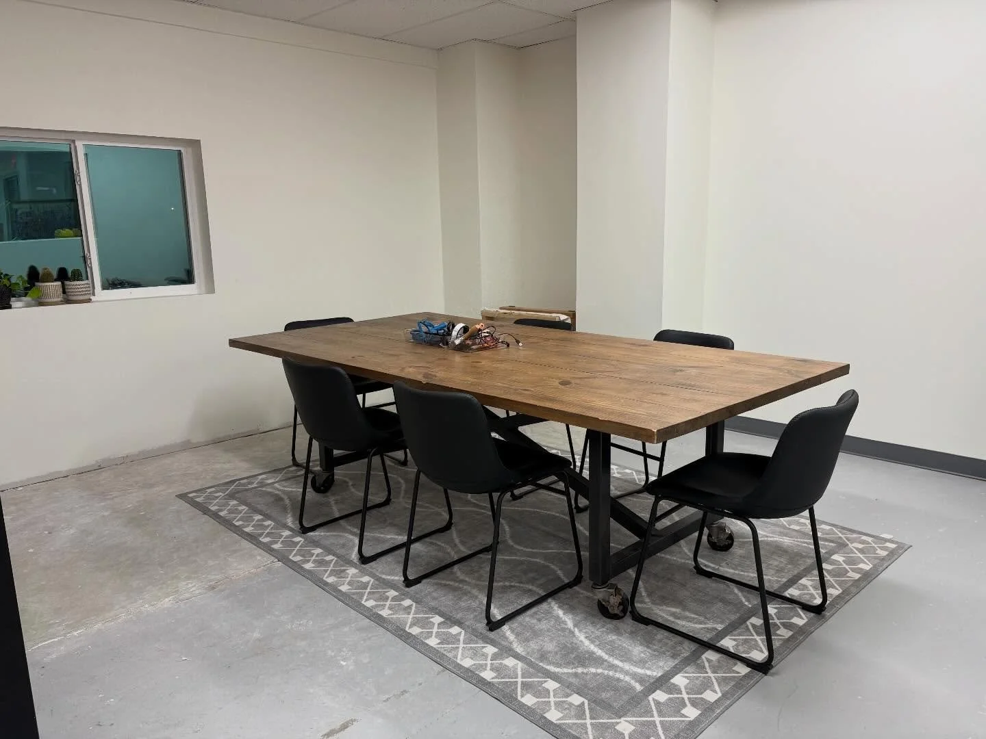 Shop closed for maintenance today! See you tomorrow 🧶 
Also the new space is almost ready! We will host a grand opening party once it&rsquo;s ready! 😍

#wylietx #wylie #artworkshop