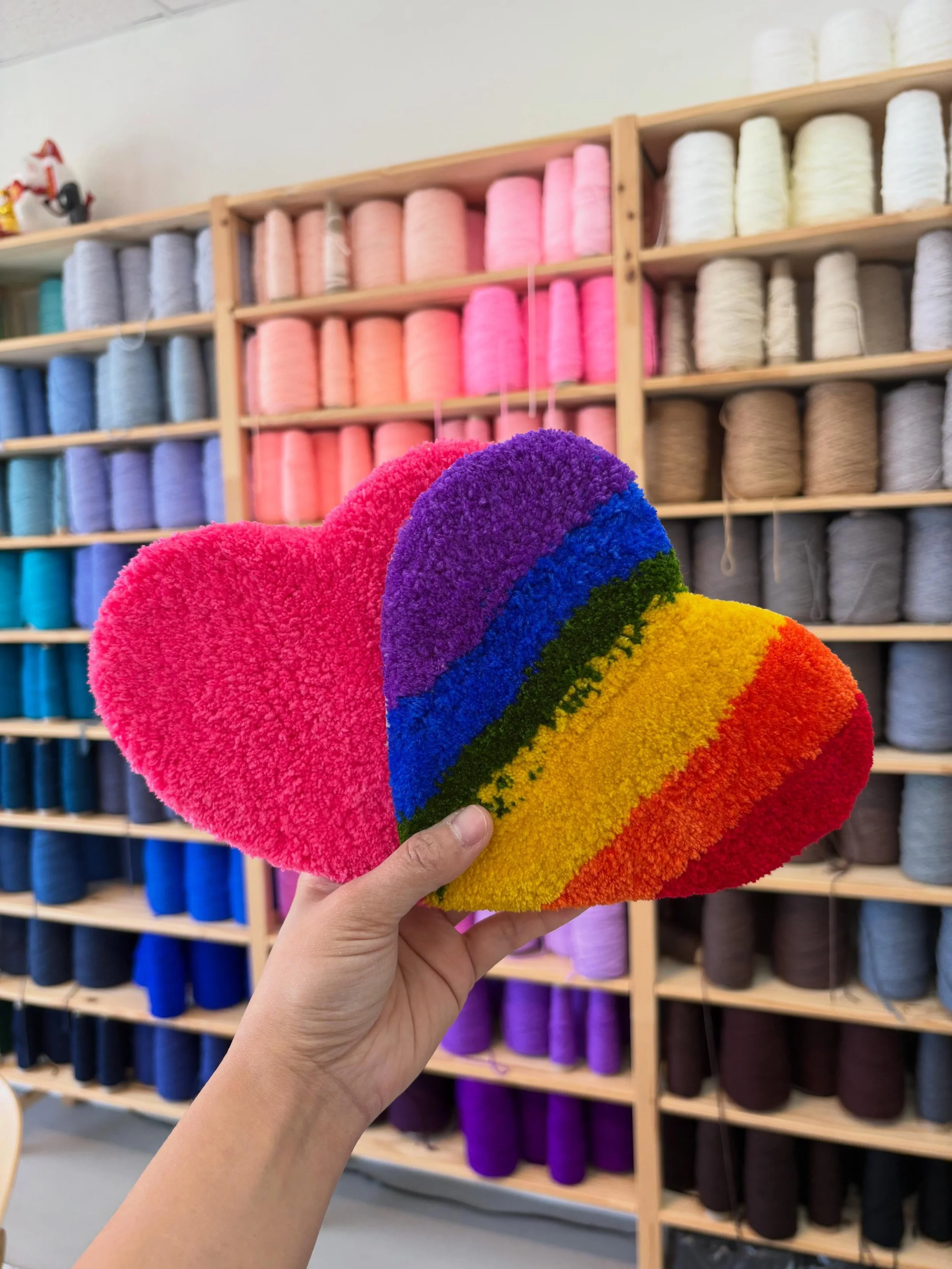 Tuft a heart this weekend at our Wylie studio! 💘❤️&zwj;🩹❤️&zwj;🔥💔💝💖💗💓

#rugtufting #rugart #textileart #funcraft #wylietx
