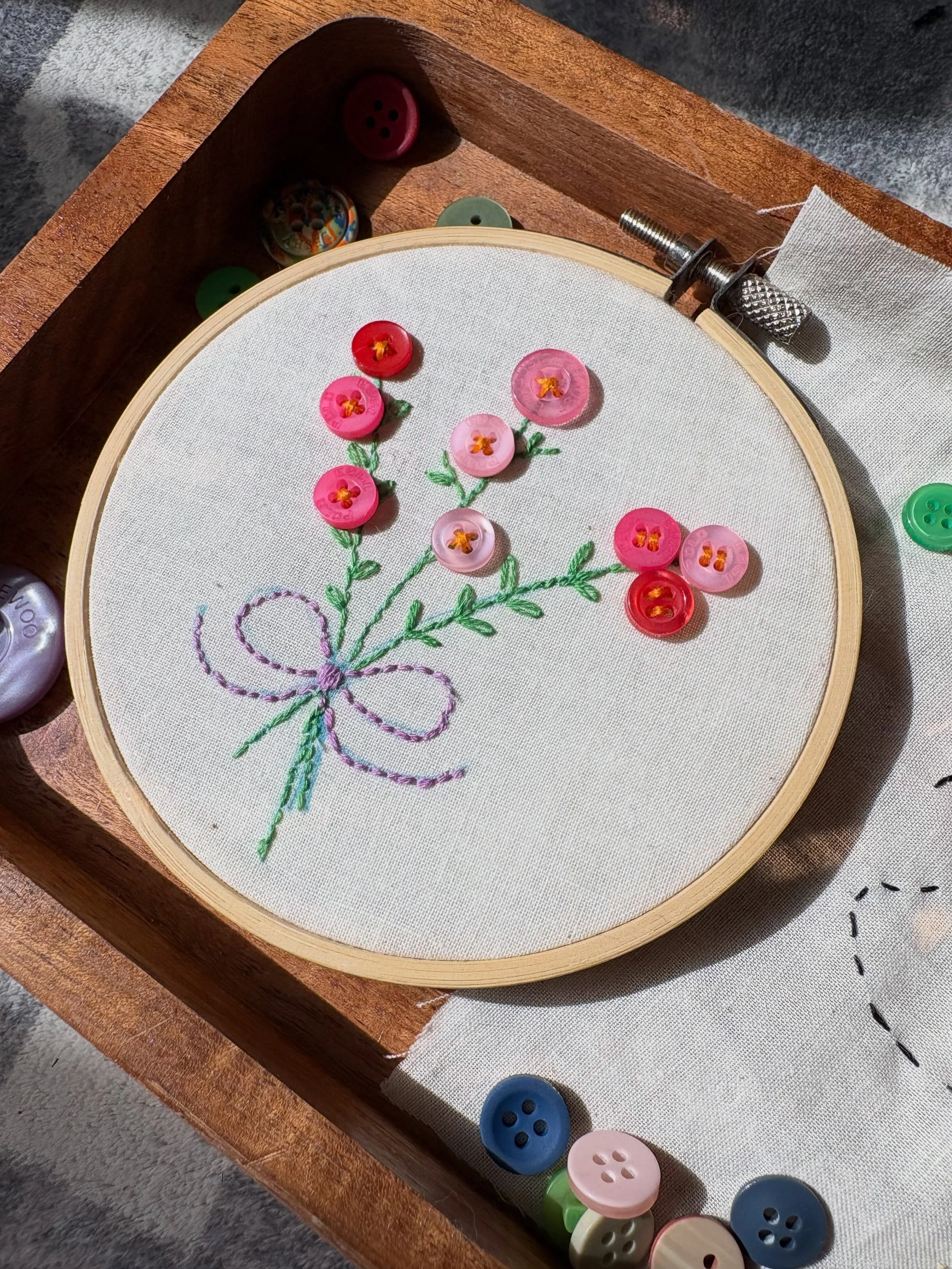 Embroidery and button art workshop 😍

#artworkshop #funcraft