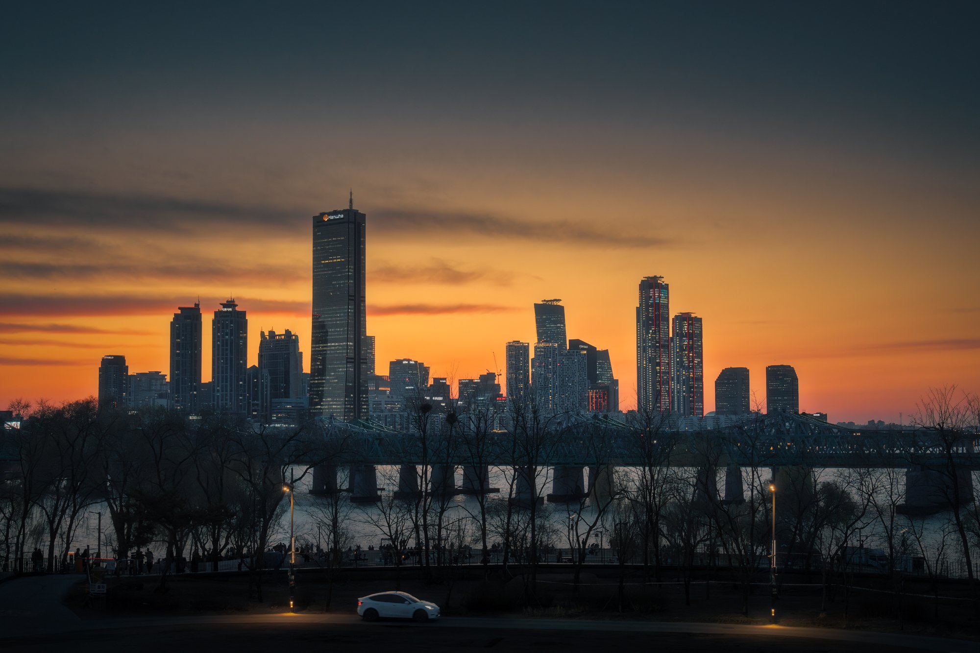 The Skyline & car_2000x1333_U_30_Original ratio.jpg
