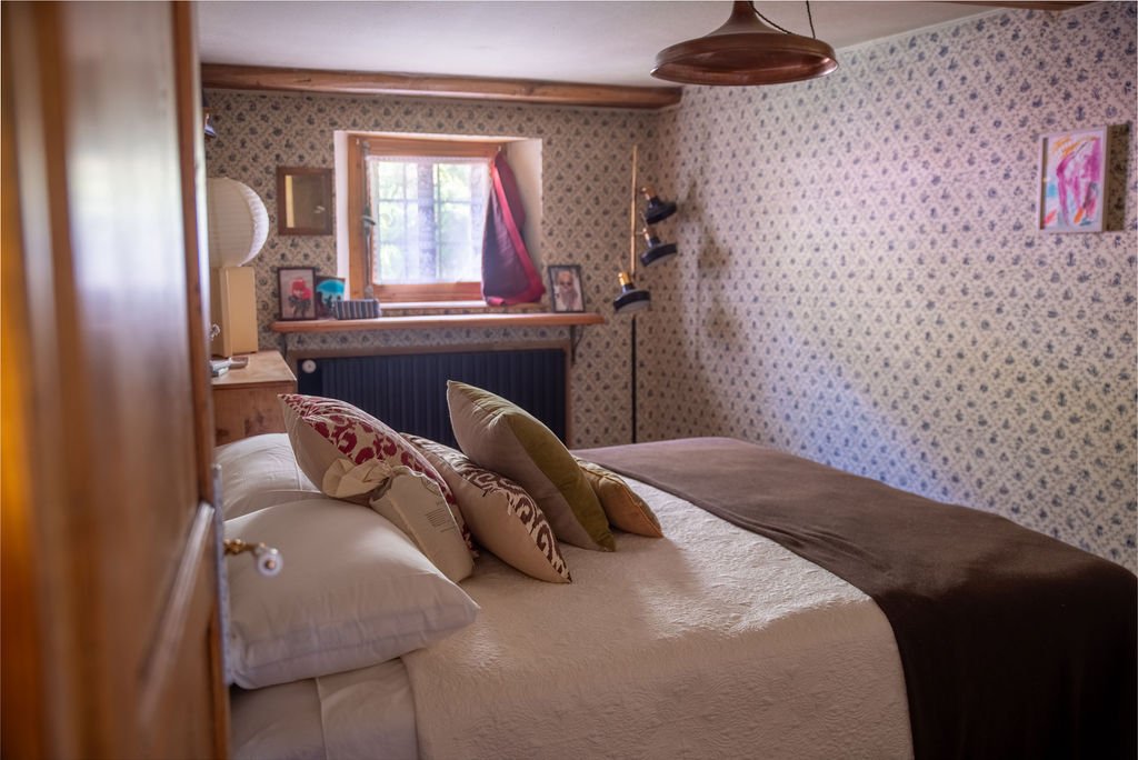 Maison d’en Haut Val d'Isere master bedroom.jpg