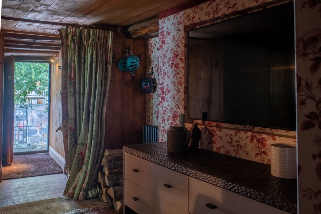Maison d’en Haut Val d'Isere TV room.jpg