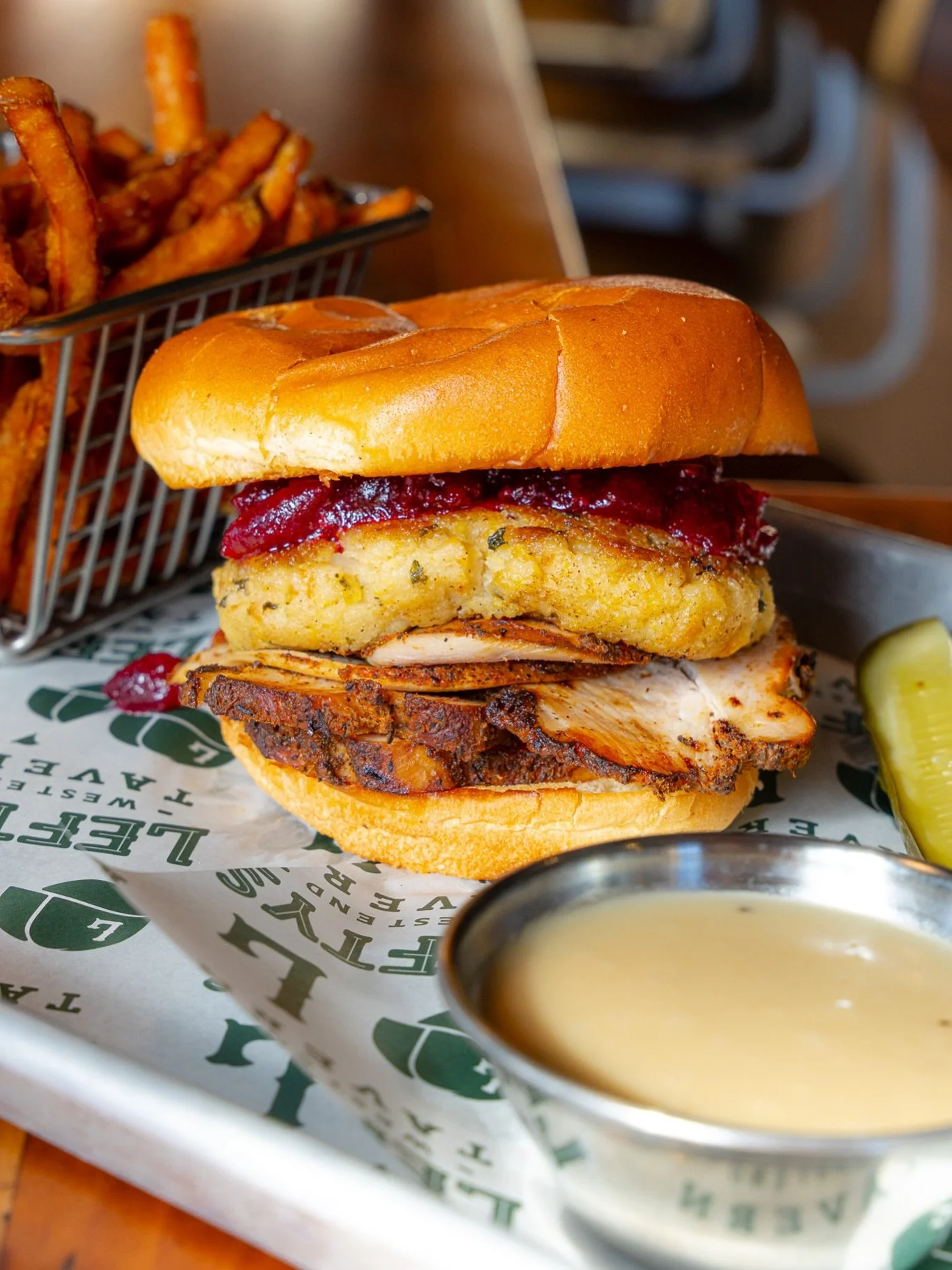Game day at Lefty&rsquo;s starts at 3pm! 🦃🍂&nbsp;Celebrate Thanksgiving with our features: Leftover Dinner Sandwich, Smoked Turkey Grilled Cheese, Pumpkin Spice Dry Rub Wings, &amp; seasonal beers Thursday through the weekend (while they last)! 🍻
