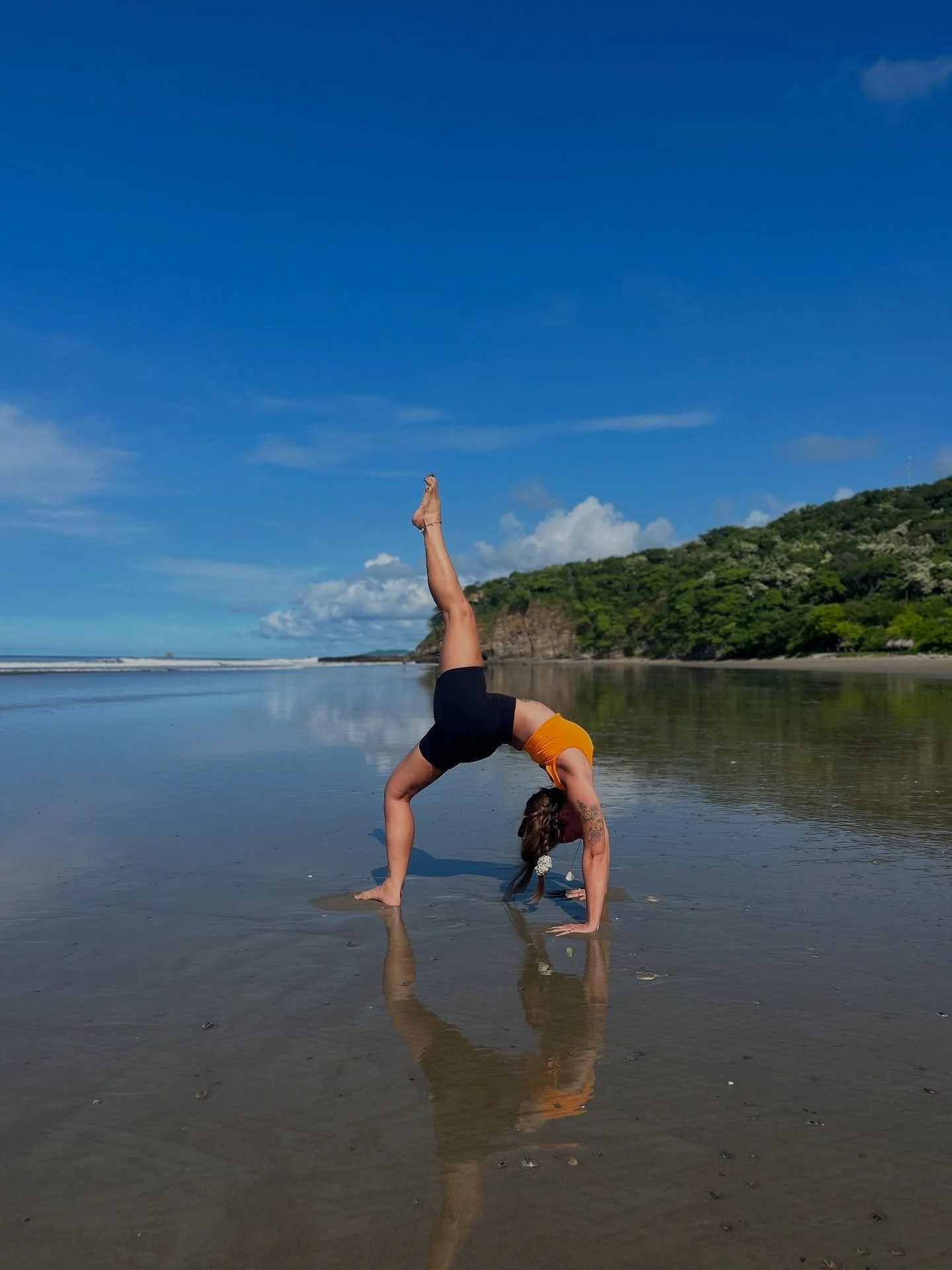 Sun + sand + salty water next week = very happy and excited emily 😁🌞

〰️