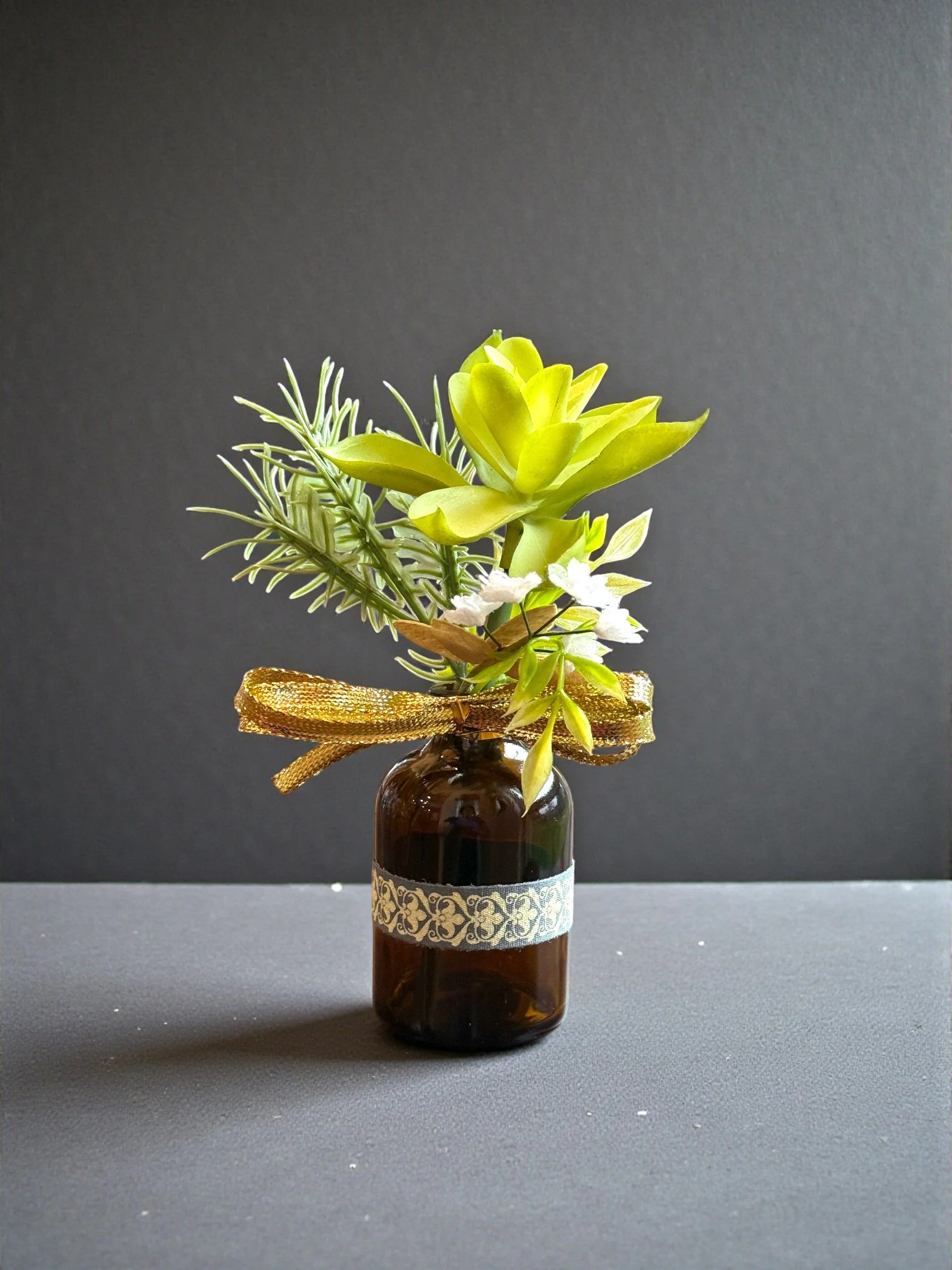 Deluxe Filled Apothecary Bottle: Damask Succulent