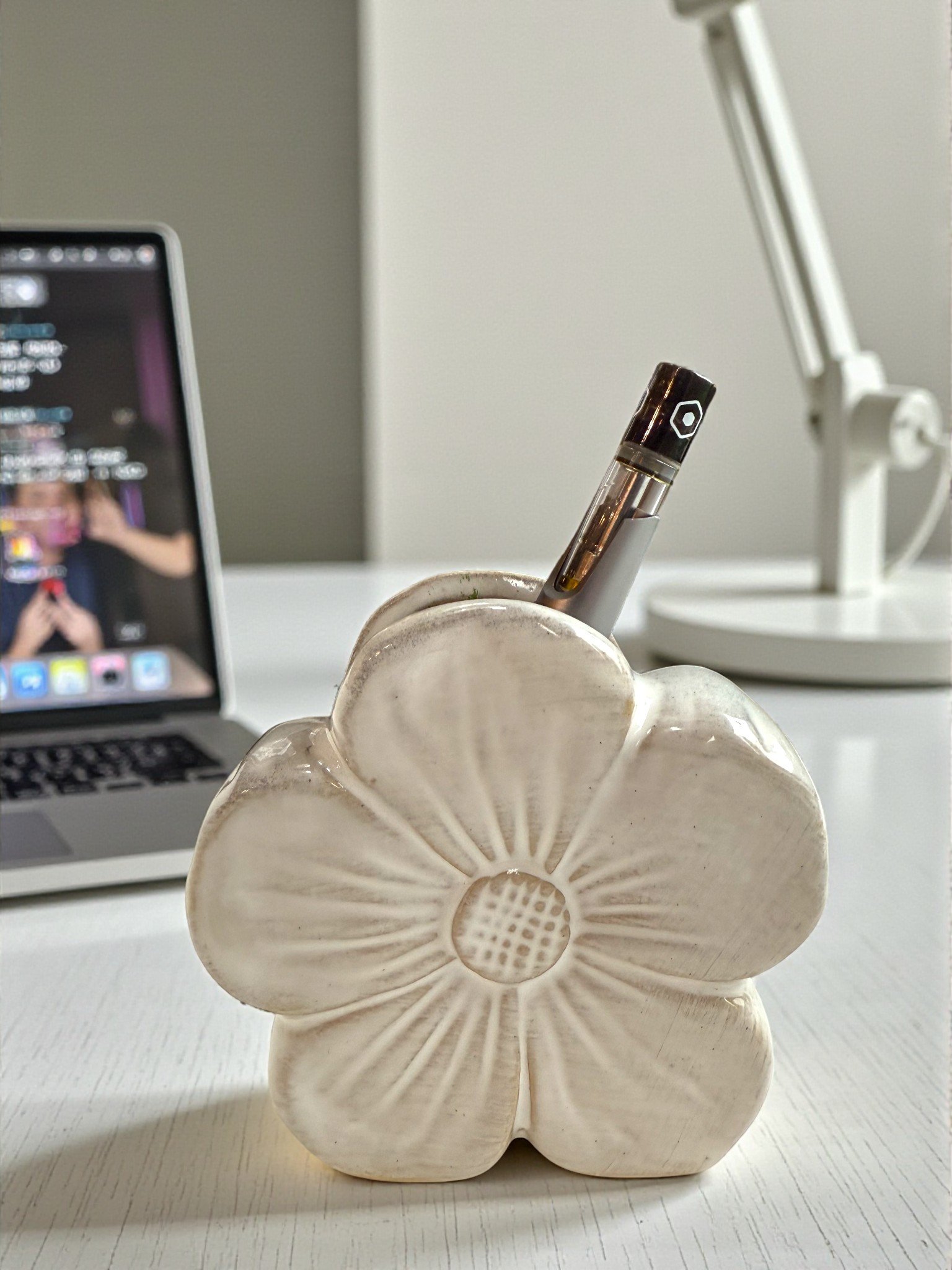 Sandalwood Vape Battery and Ceramic Flower Dock Duo