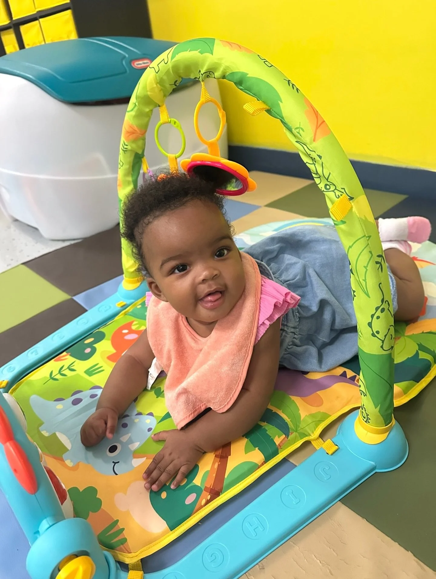 Moments Before Tummy Time 🥰🔥 at Phases. Some times we get smiles, sometimes we get Aht Aht pick me up right now!!!! 🤣🤣( this picture was captured before she actually started moving )

Isn&rsquo;t she just the cutest💕 .