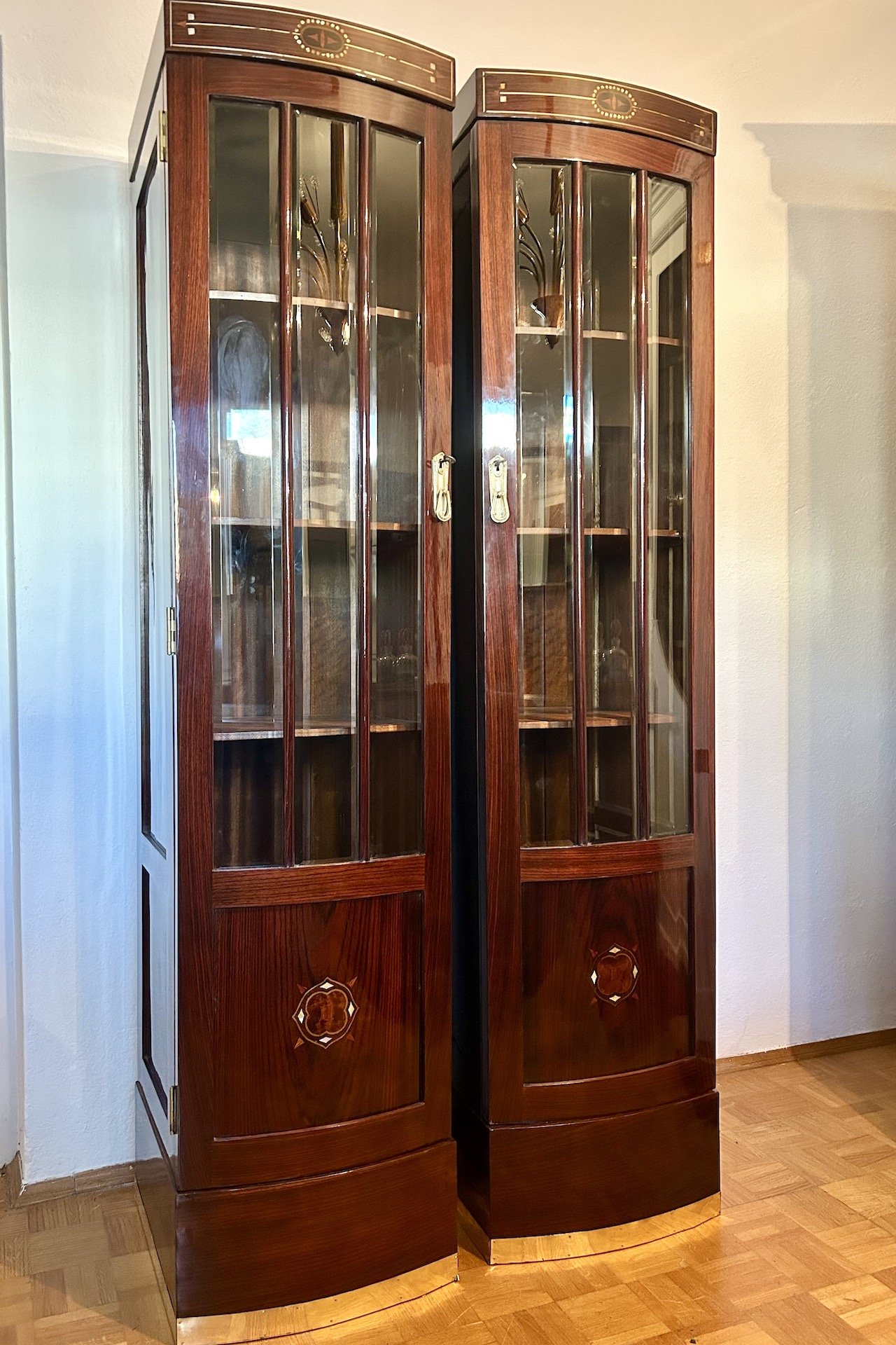 2 Original Jugendstil Pfeilerkästen, Unbekannte Kunstmöbeltischlerei, Wien, um 1905