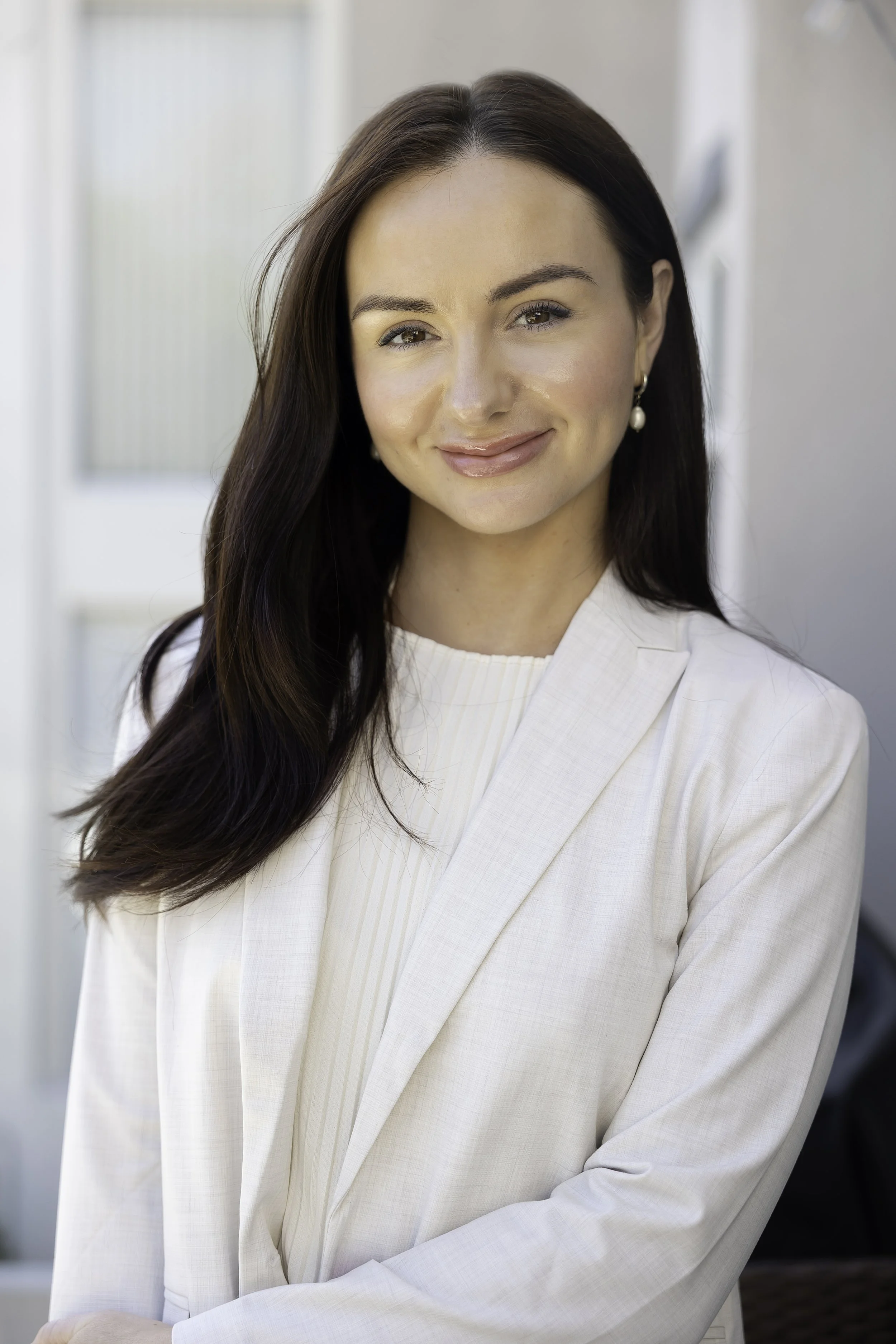 Licensed Aesthetician specialize in customized facial, acne facials, personalized homecare regimes, glowing skin
