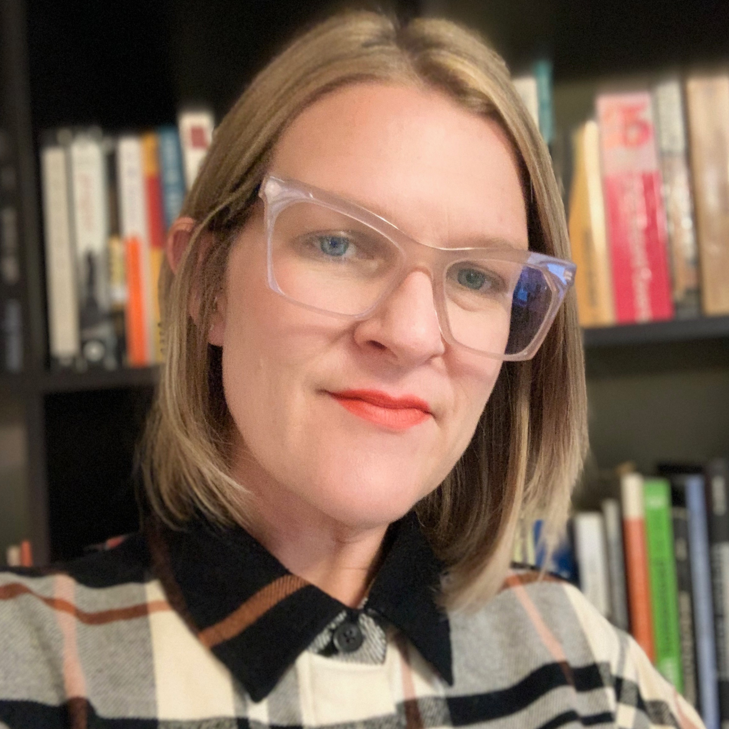Ep 16 with Elle Woulfe, Chief Marketing Officer
