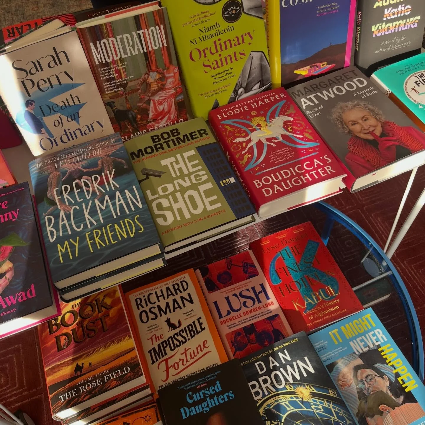 out and about crossing off the Christmas present list? 📚📖🎄
we&rsquo;ve done a whizz around the shop this morning picking out our current fav reads and recommendations! all these (plus lots more) available today in the shop - and can&rsquo;t find w