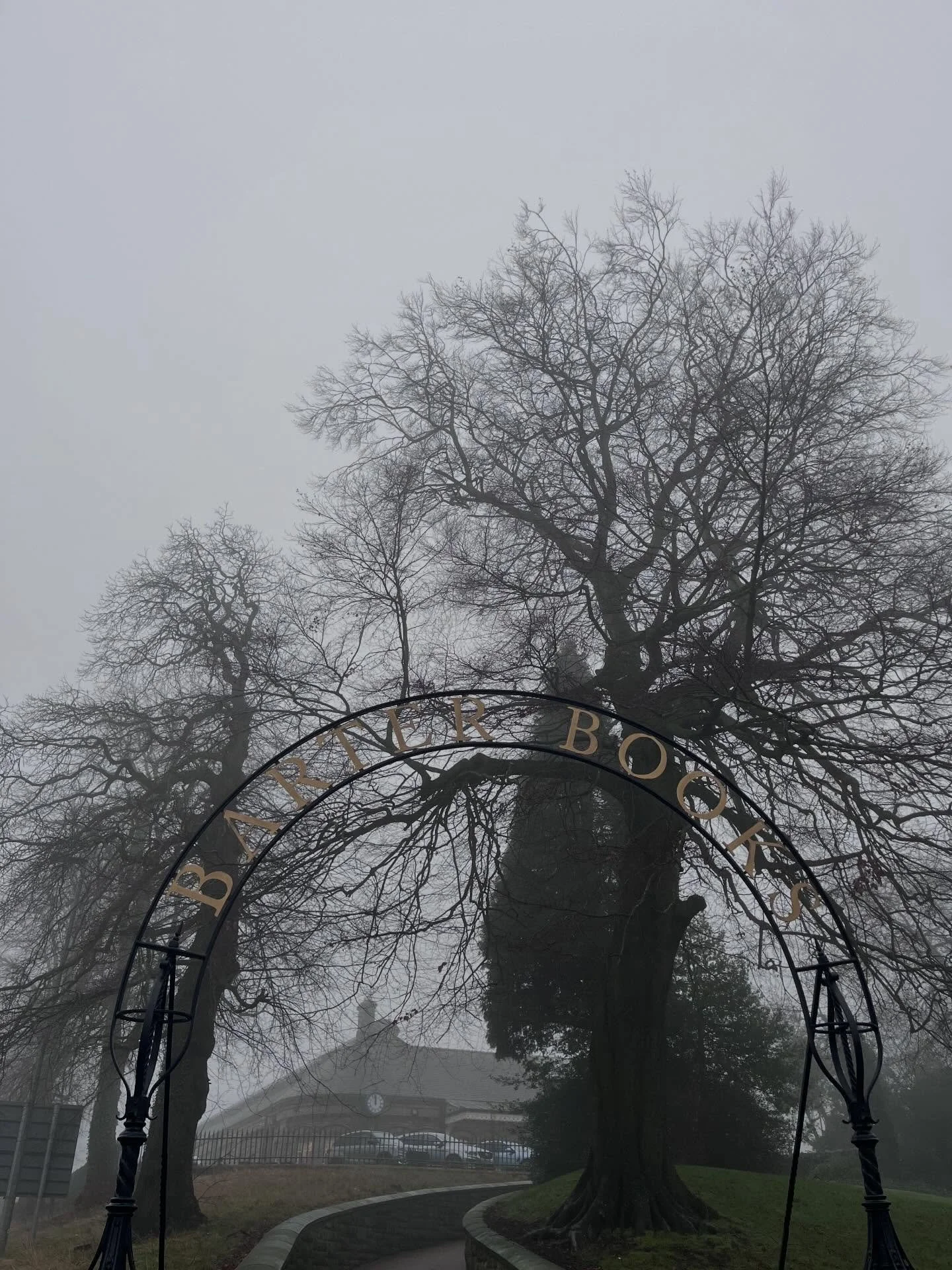 Our little mini break over the weekend didn&rsquo;t have the most relaxing start but yesterday we managed to get out and around Alnwick to see the sights!

We stopped into @barterbooksuk where I first got my love of bookshops. An amazing second hand 