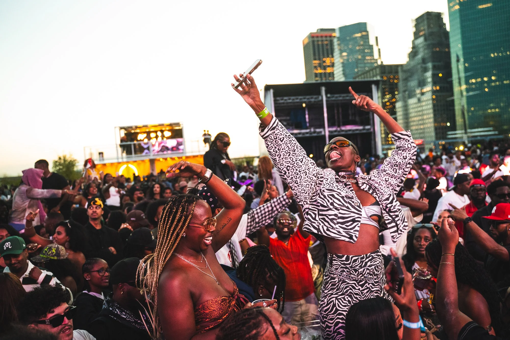 2025_09_21_ConcertSeries_everydaypeople_Credit-RyanMuir_The-Rooftop-at-Pier17_202932.jpg