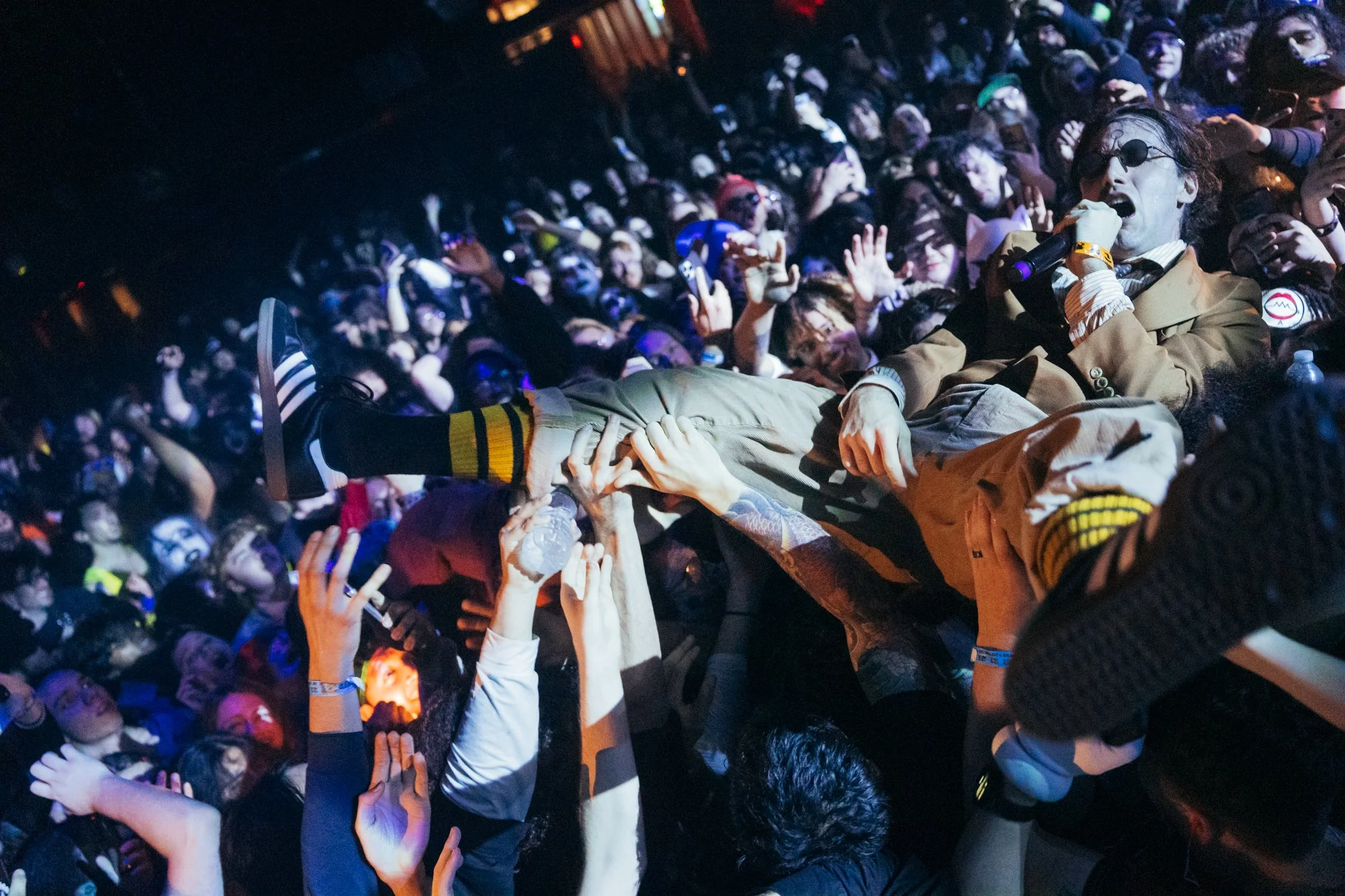 Crowdsurfing