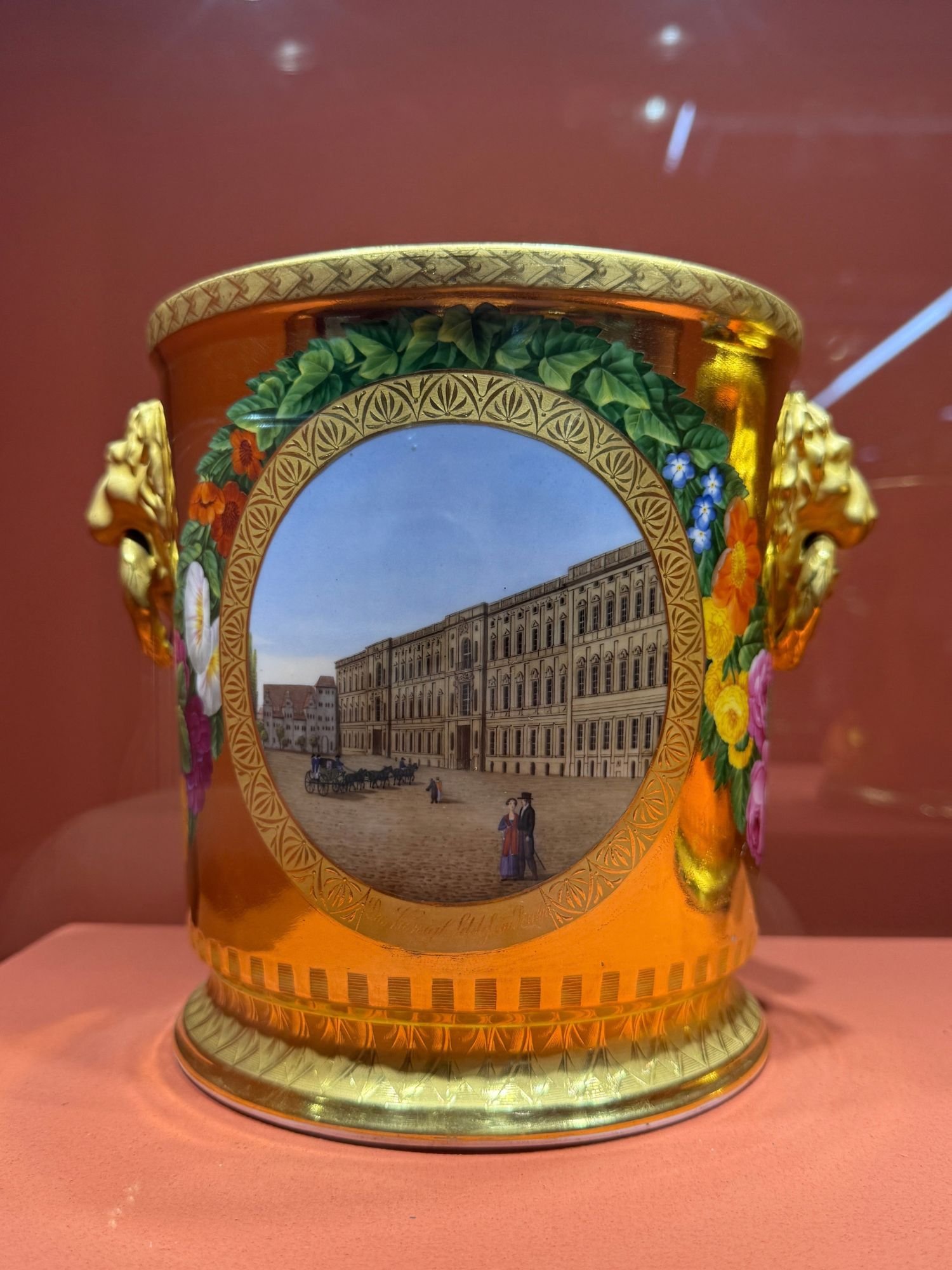 Gilded KPM Berlin porcelain wine cooler featuring a painted view of the Prinzessinnenpalais on Unter den Linden