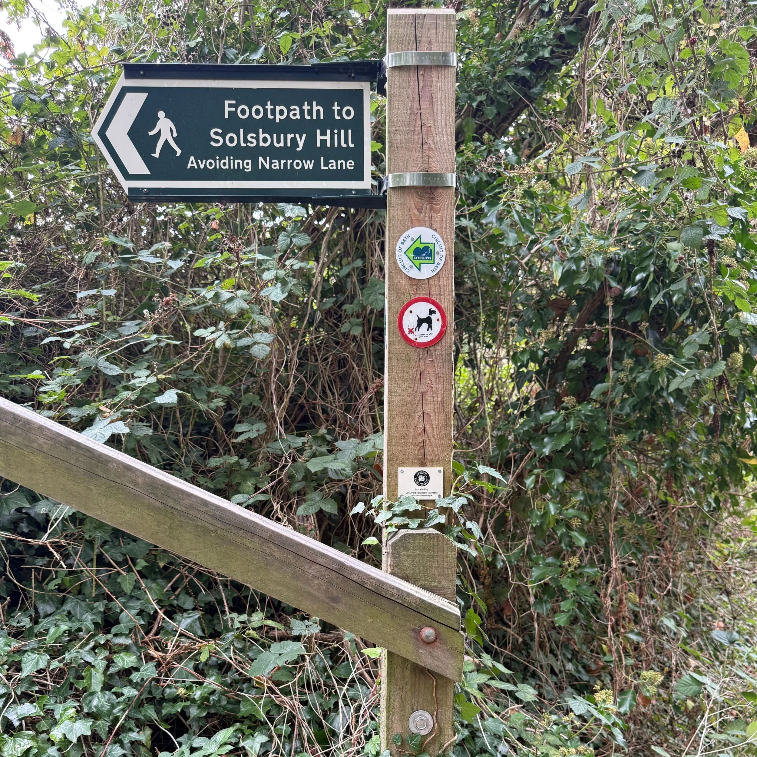 Footpath sign pointing to Solsbury Hill from Batheaston