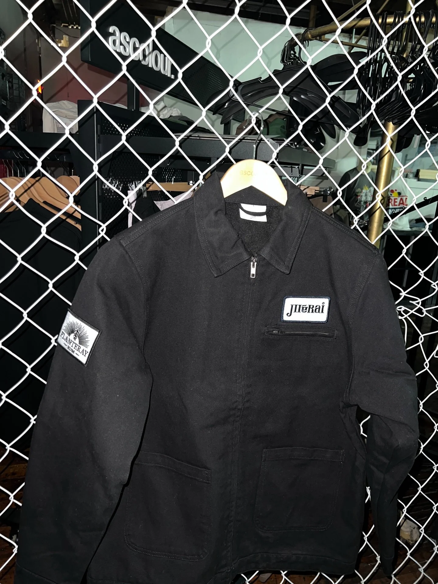 Patches sewn on @ascolour heavy duck canvas jackets. Rugged and elevated👷👔✅

@merai.bar x @planterayrum 

#streetwear #screenprinter #embroidery #patches