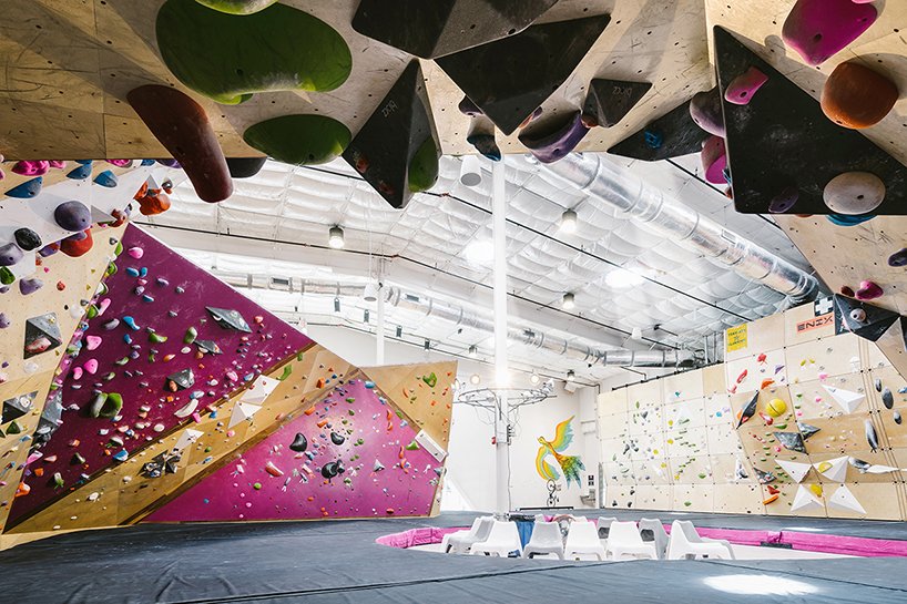 Seen from the corral, the gym’s dynamic geometry and vibrant holds create a theatrical climbing environment, where the walls themselves become a sculptural landscape of movement and challenge.