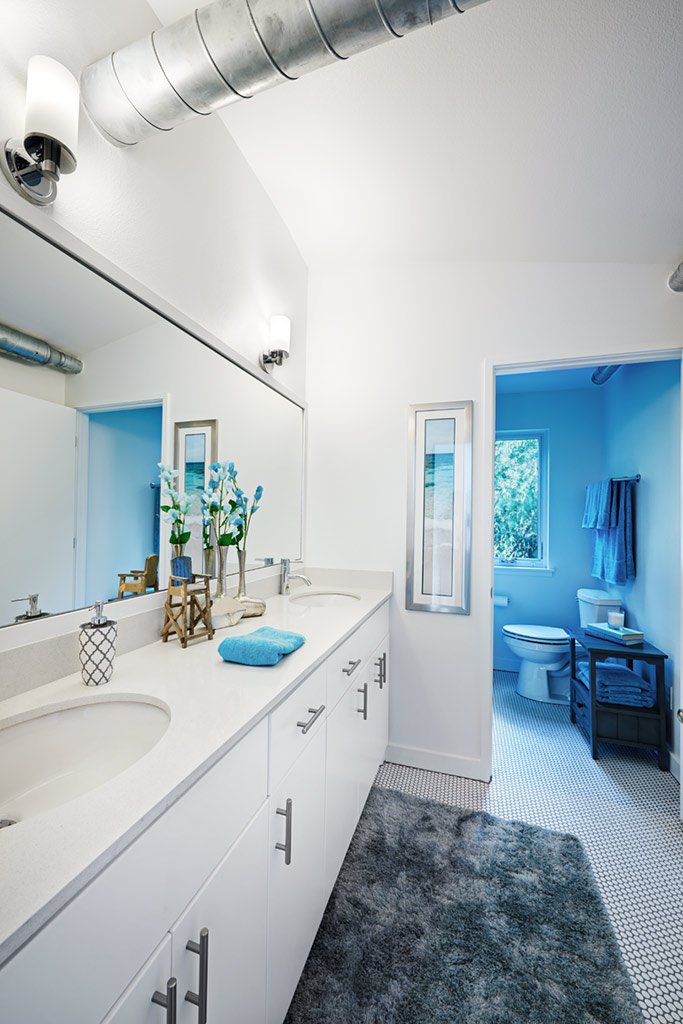 WDLD_Washburn_hall-bath_sm.jpg