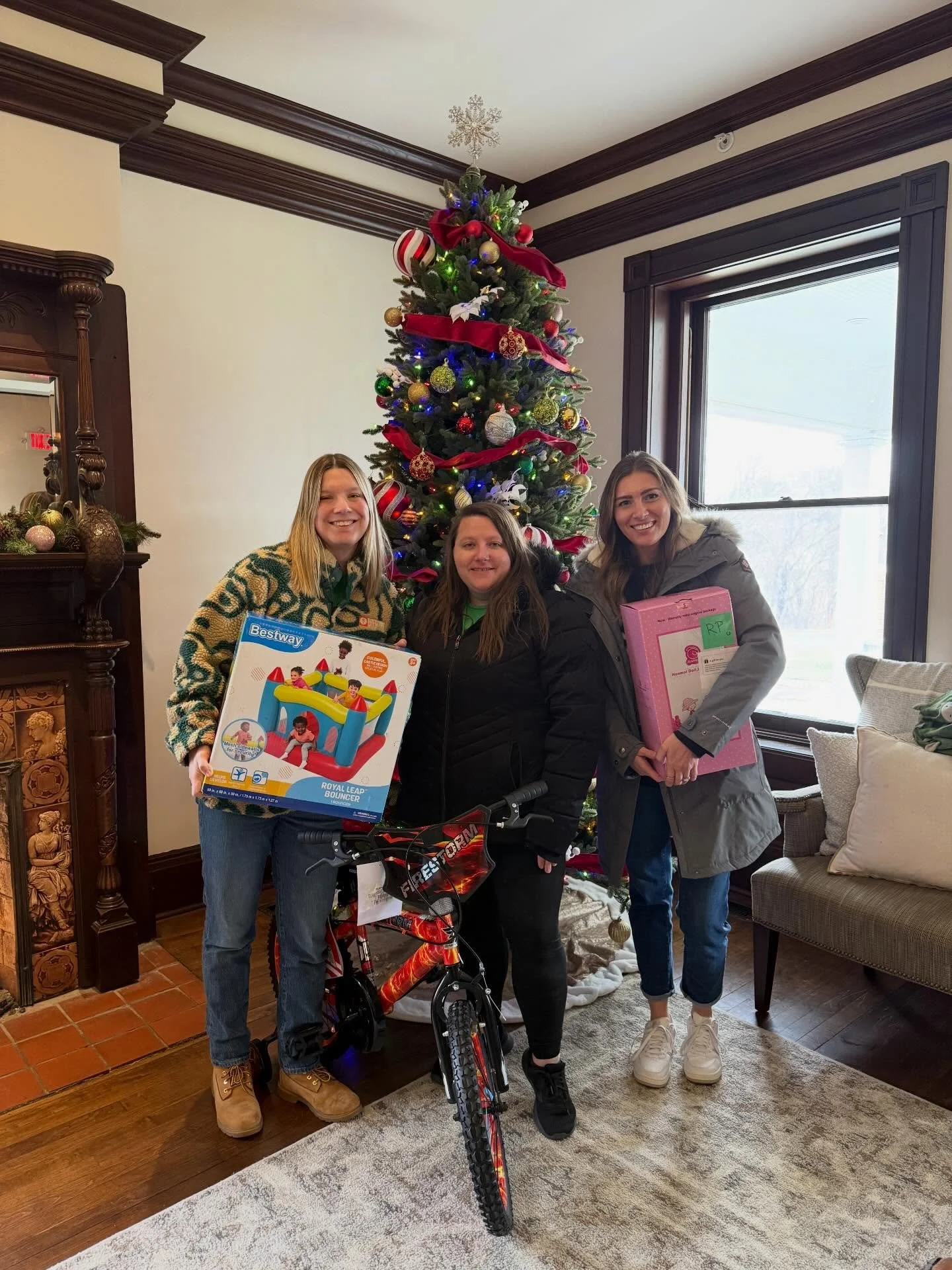 Thank you @weareolsson for donating Christmas gifts to all of the children in our HOME program! Your generosity will definitely make this holiday season one to remember for the kids that call Drumm Farm home ❤️🎄

#drummfarmcenterforchildren #happyho