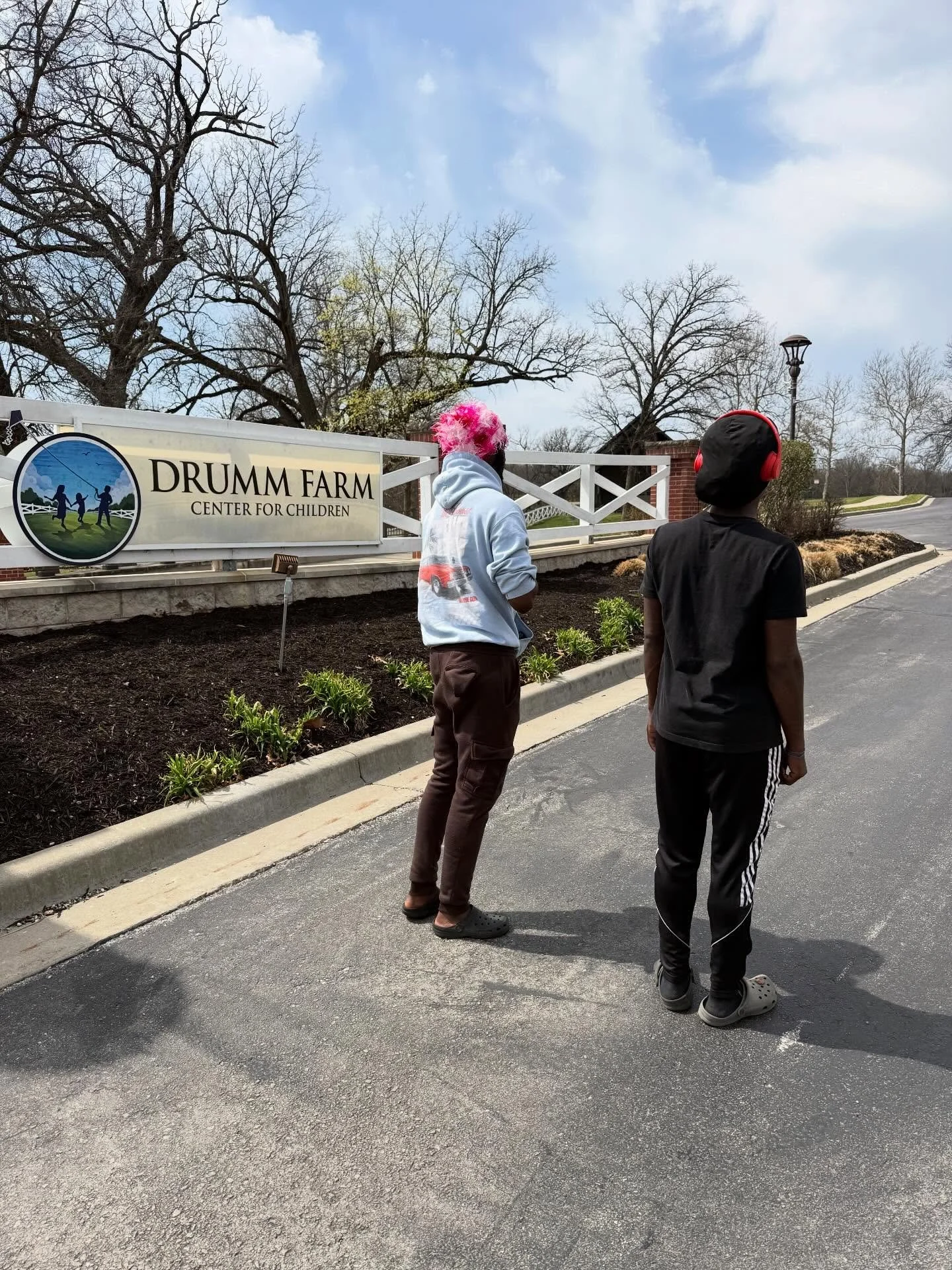 Hold the dots below the pictures and swipe!

Drumm Farmer&rsquo;s Market opens this Saturday, April 4th from 8am - 12pm 🌱🪻💛

We will have 🍄&zwj;🟫&rsquo;s from @myco.planet , and 🧀 from @greendirtfarm !! As well as meat and produce from our own 