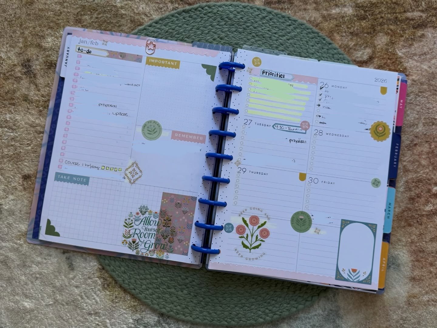 So glad to have a dedicated planner for work now. Makes being at work a little more fun and organized. 😌 

As always Kiki 🐈&zwj;⬛ must check out the spread. 

#workplanner #plannerinspo #happyplanner #dashboardlayout #discboundplanner