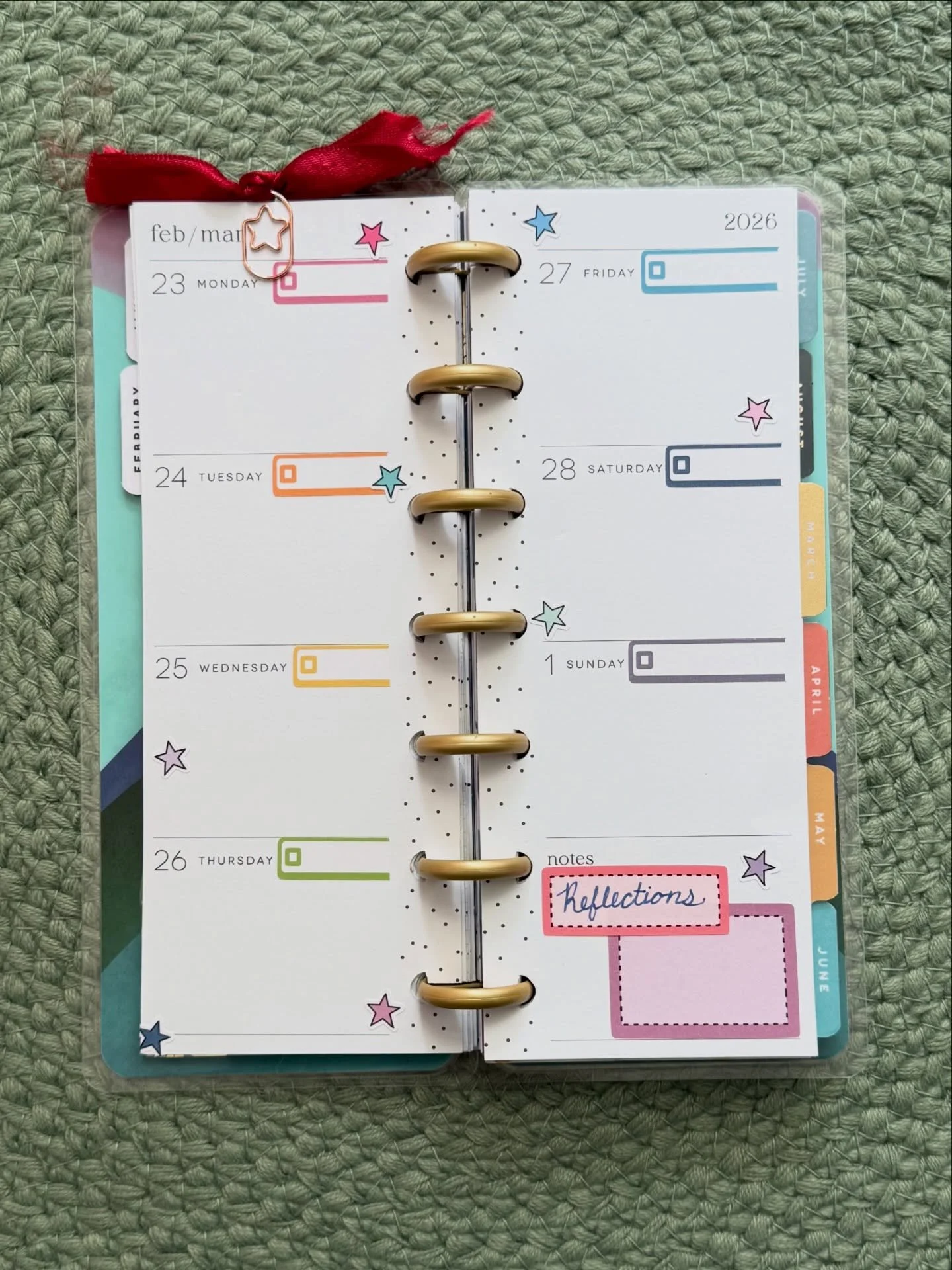 Been using a @the_happy_planner skinny mini as a judgement free food log. I just write down what I eat in a day, estimate the calories, and reflect without judgement. It&rsquo;s been quite therapeutic, honestly.

And as always, Kiki must know what I 