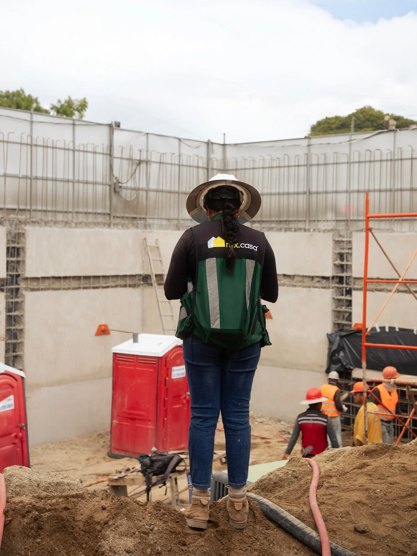 👷🏻‍♀️🏗️Detrás de cada detalle hay un compromiso: construir con calidad. Así hacemos realidad tu inversión.