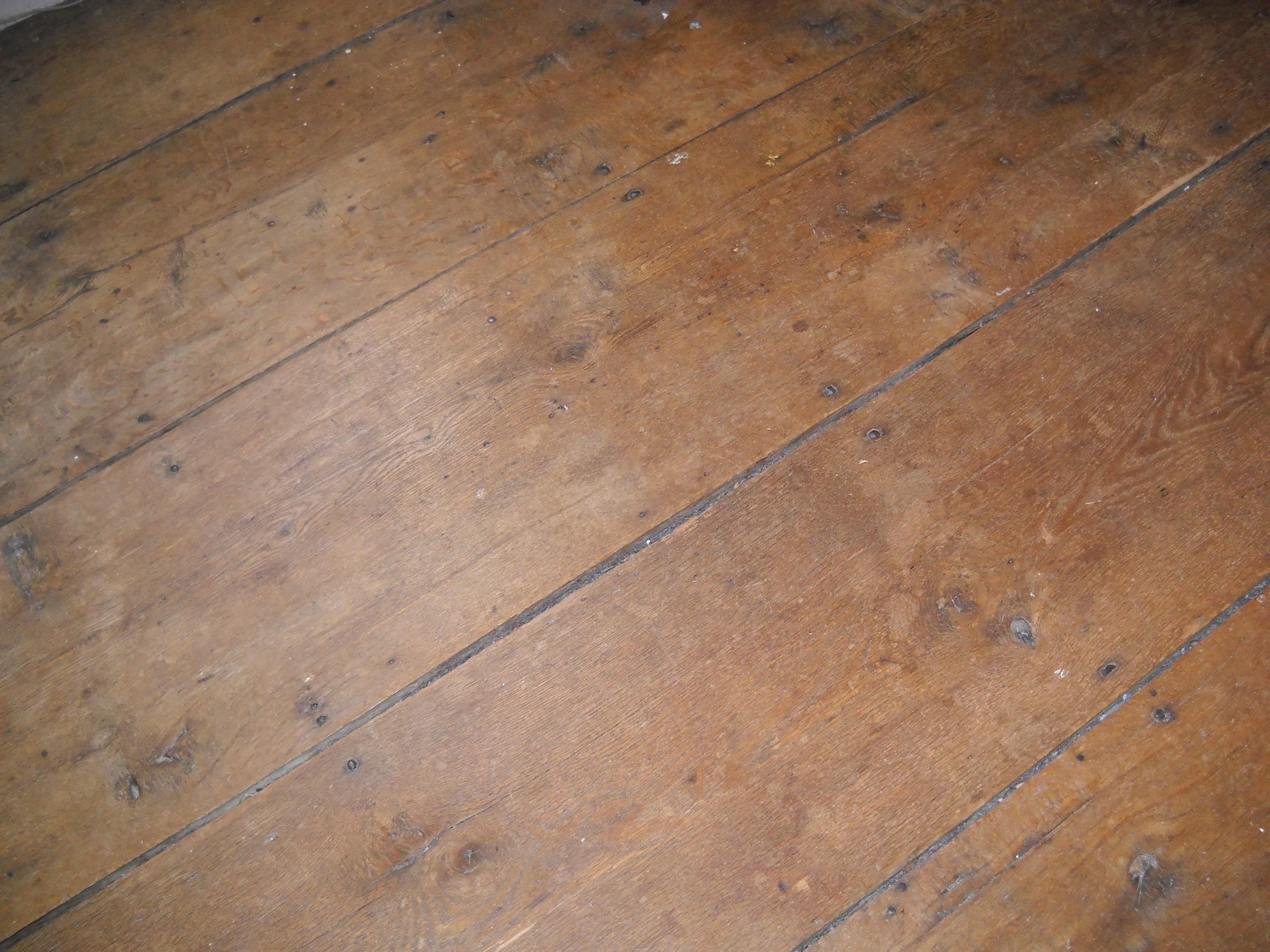 Plancher qui s’affaisse : est-ce un problème de bois ?