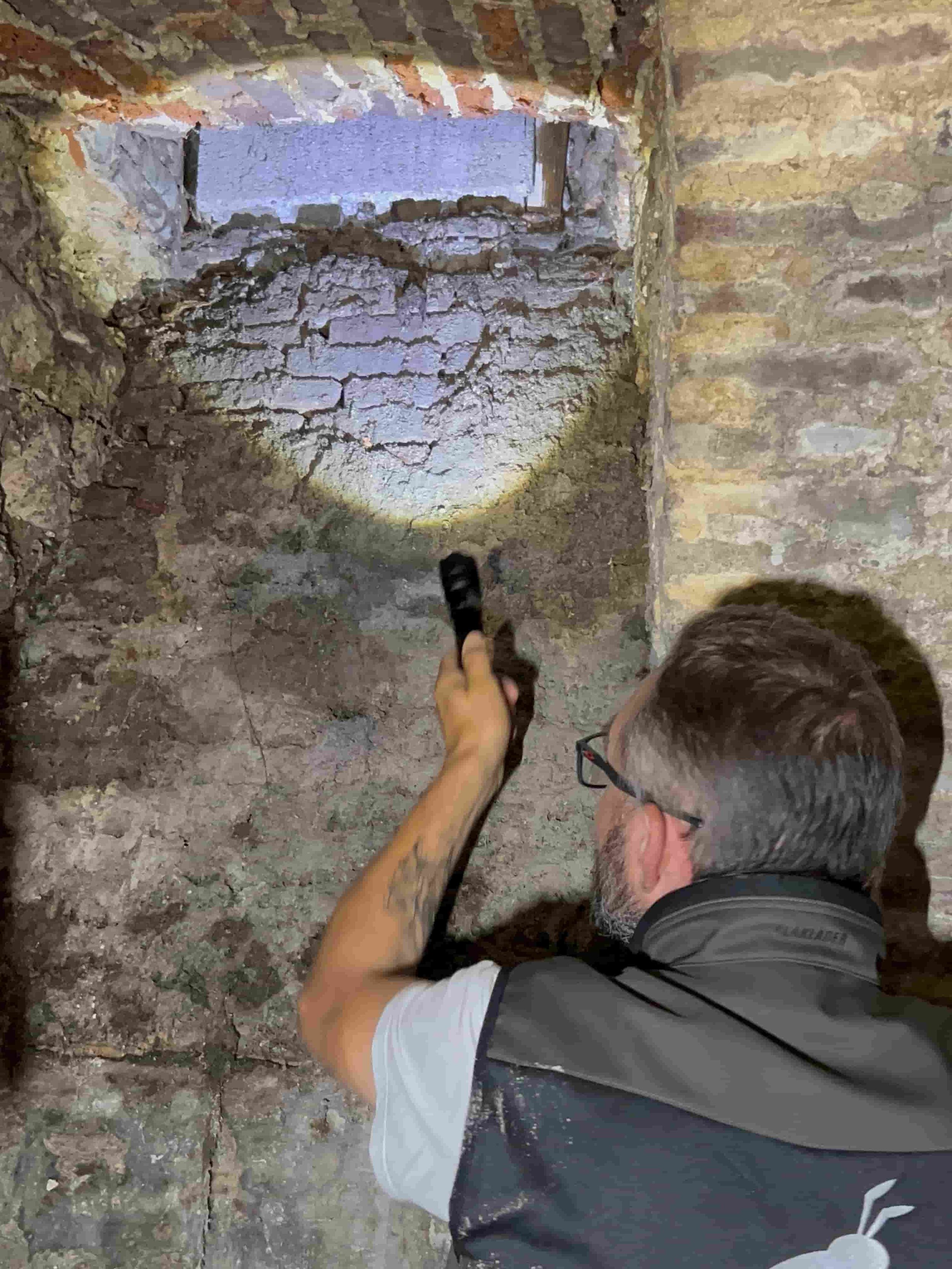Une cave mal ventilée peut-elle provoquer l'apparition d'un champignon sur les bois ?