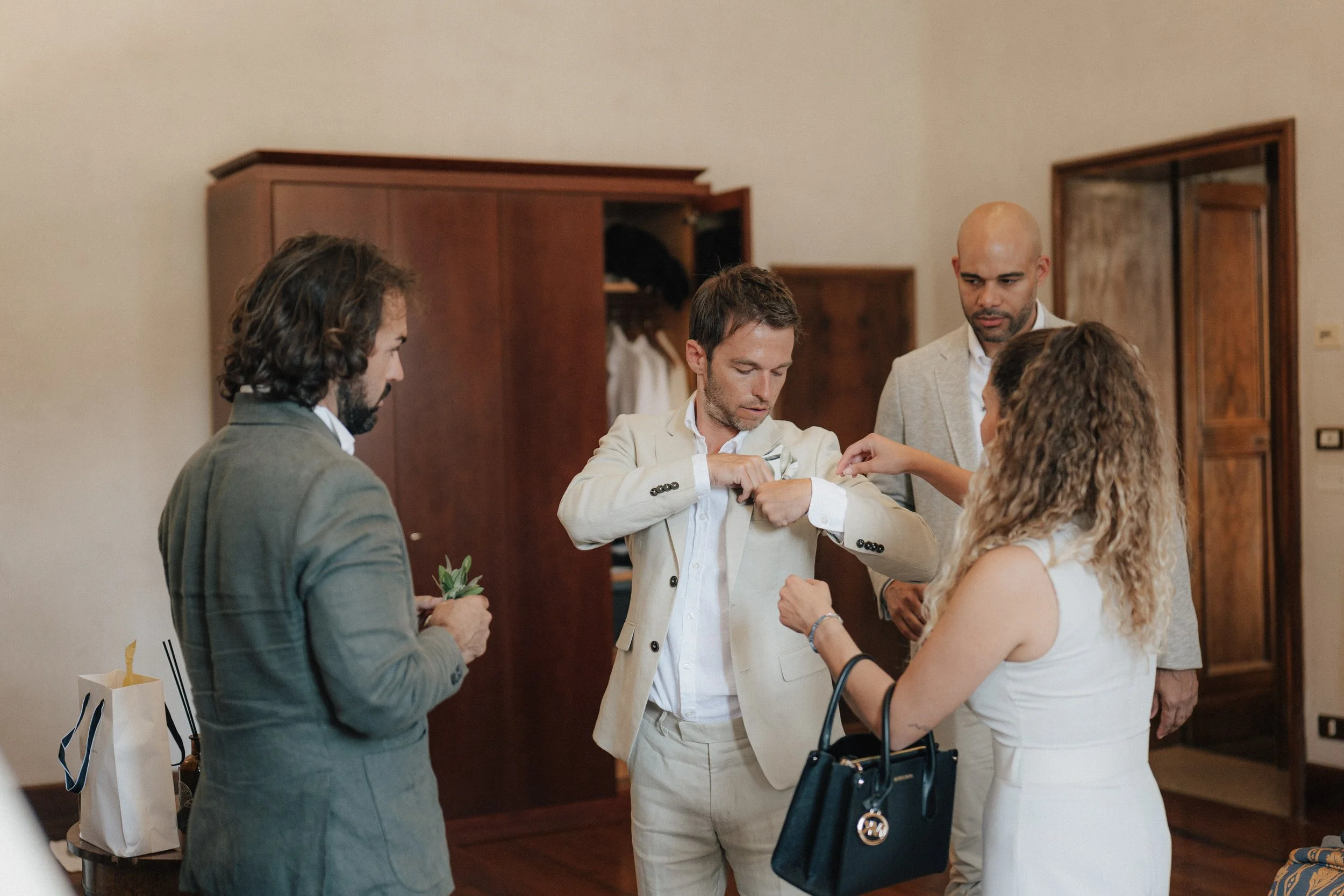 Mirjam und Kevin_getting ready_MarinaUrbanFoto-565.jpg